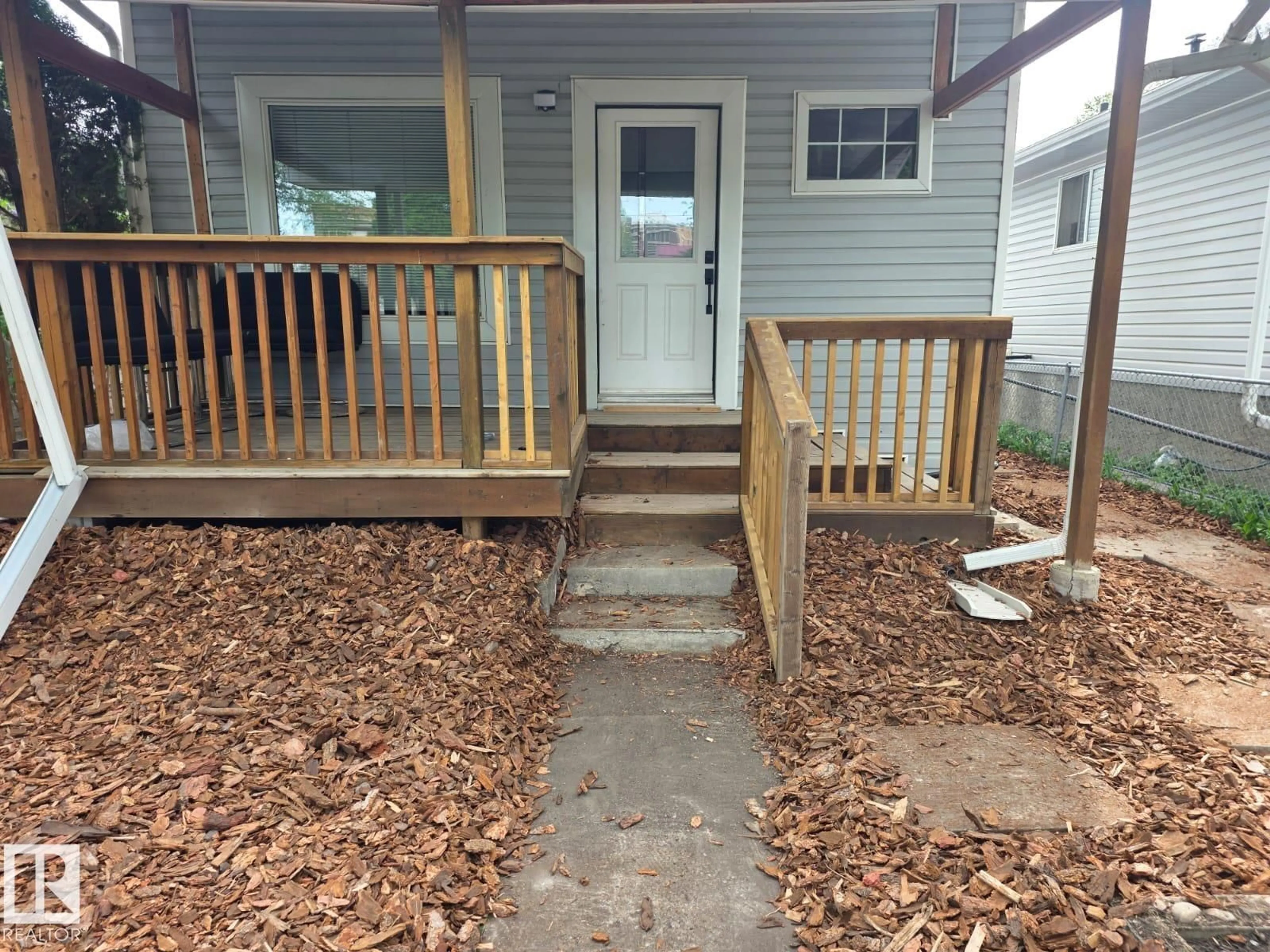 Unknown for 10656 93 ST, Edmonton Alberta T5H1X9