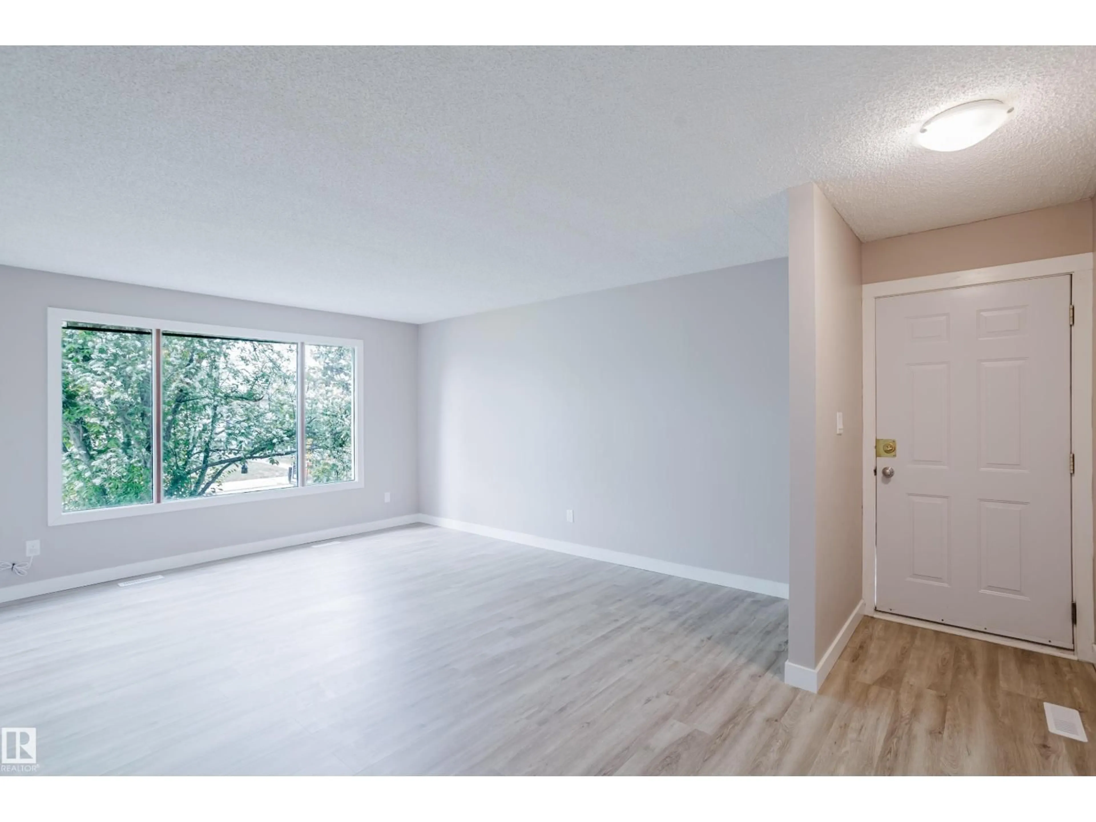 A pic of a room for 11916 152A AV, Edmonton Alberta T5X1E6