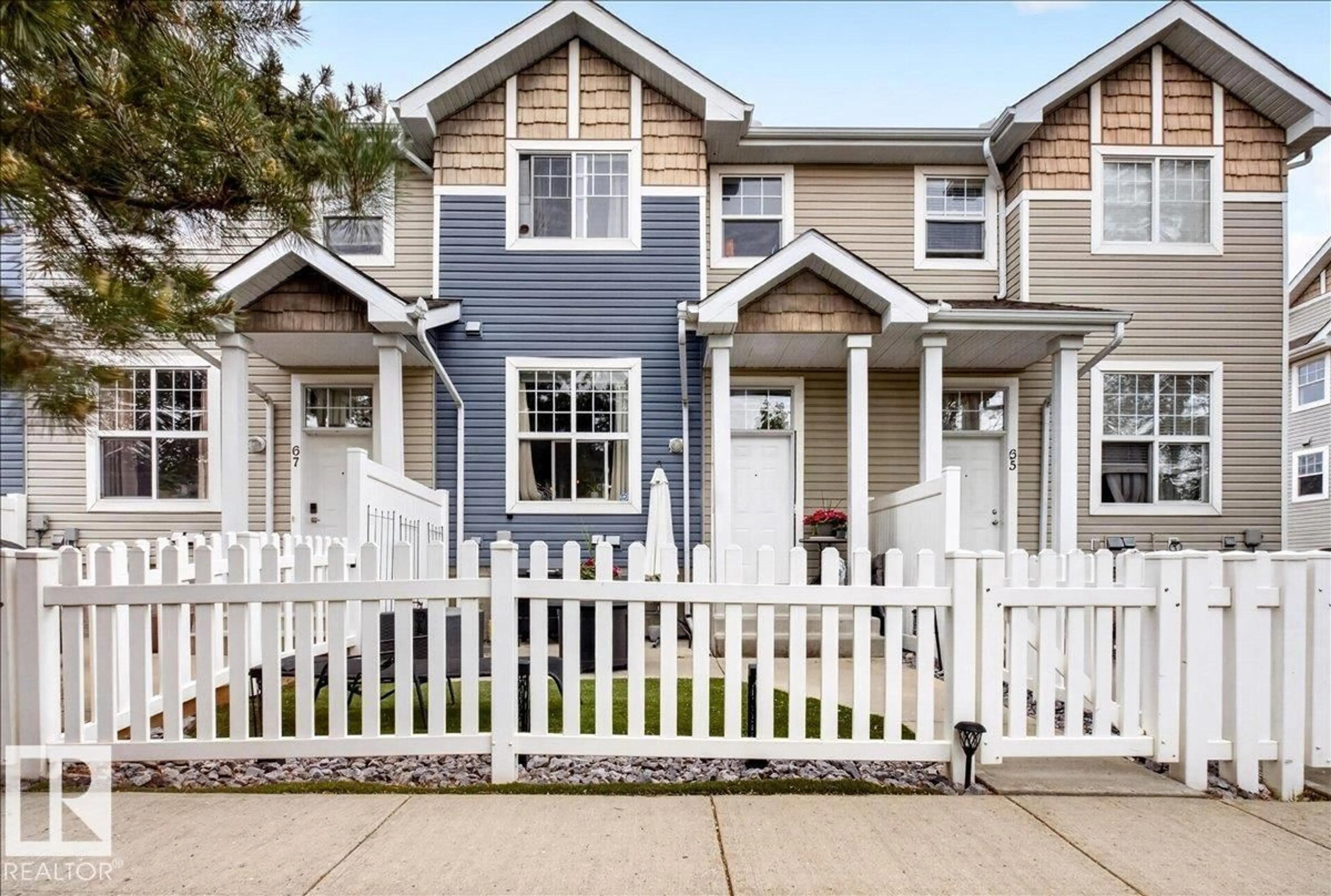 Home with vinyl exterior material, street for #66 - 5604 199 ST, Edmonton Alberta T6M2Z9