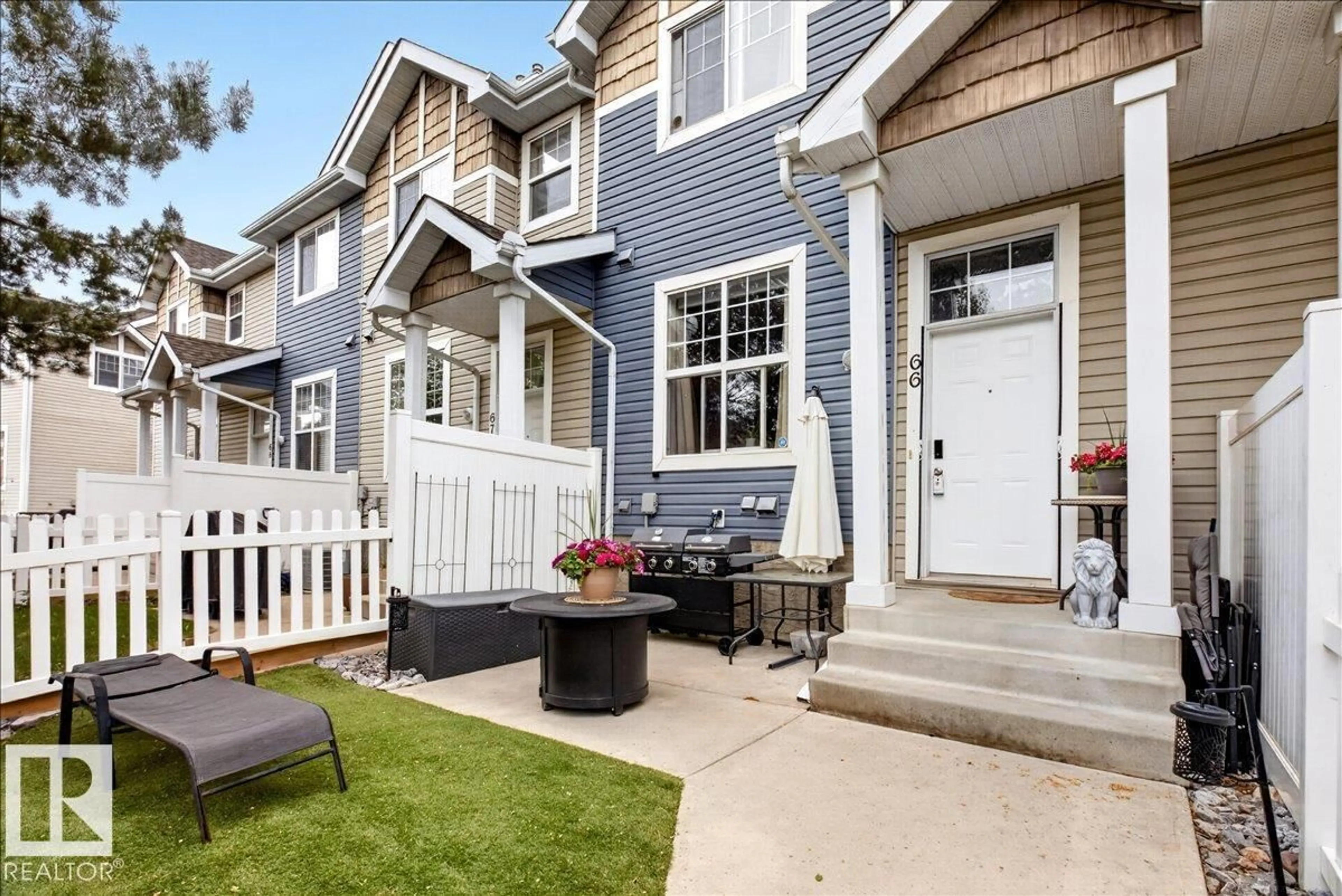 Home with vinyl exterior material, street for #66 - 5604 199 ST, Edmonton Alberta T6M2Z9