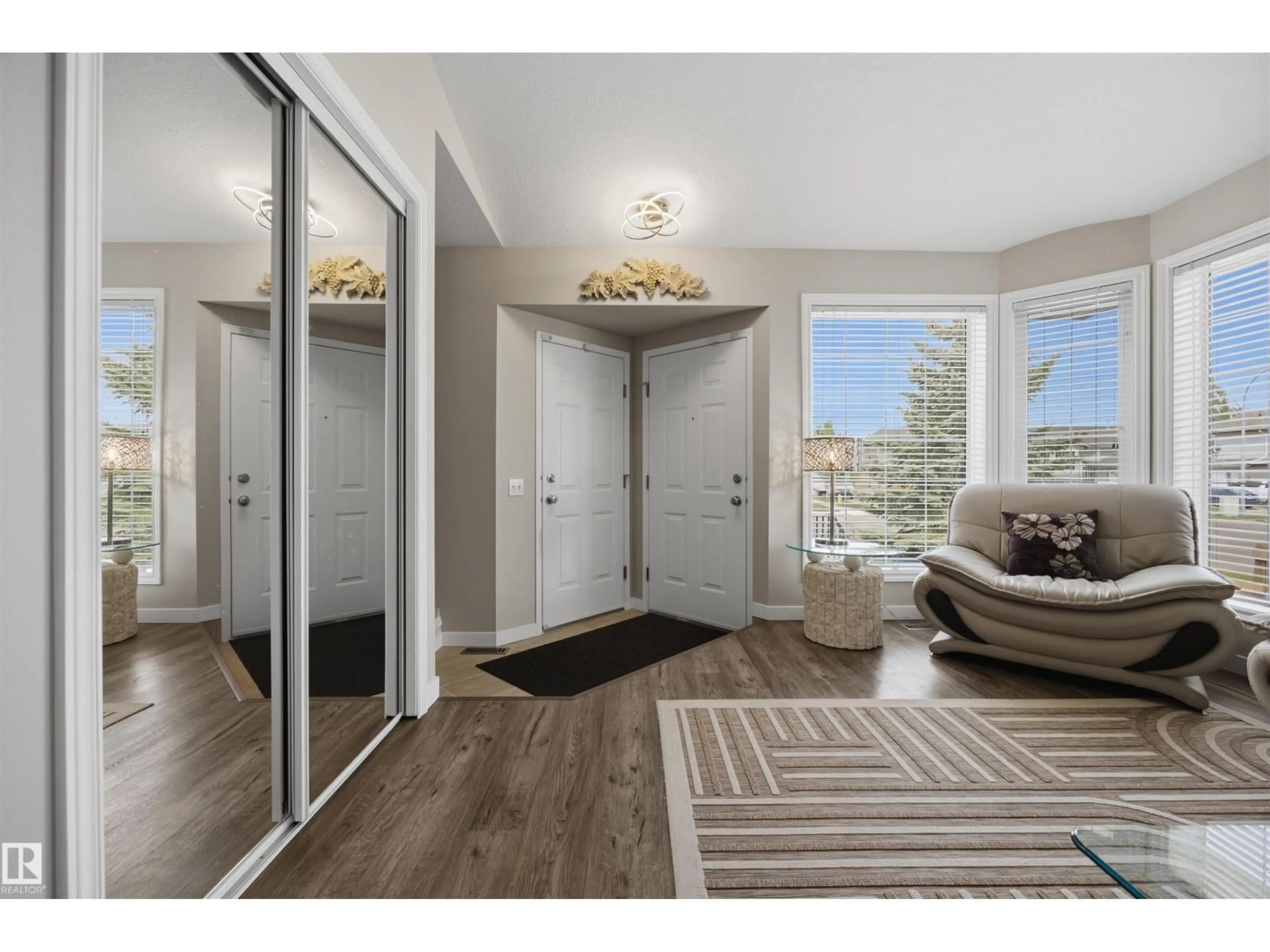 Indoor entryway for 28 NORFOLK CL, St. Albert Alberta T8N7B8