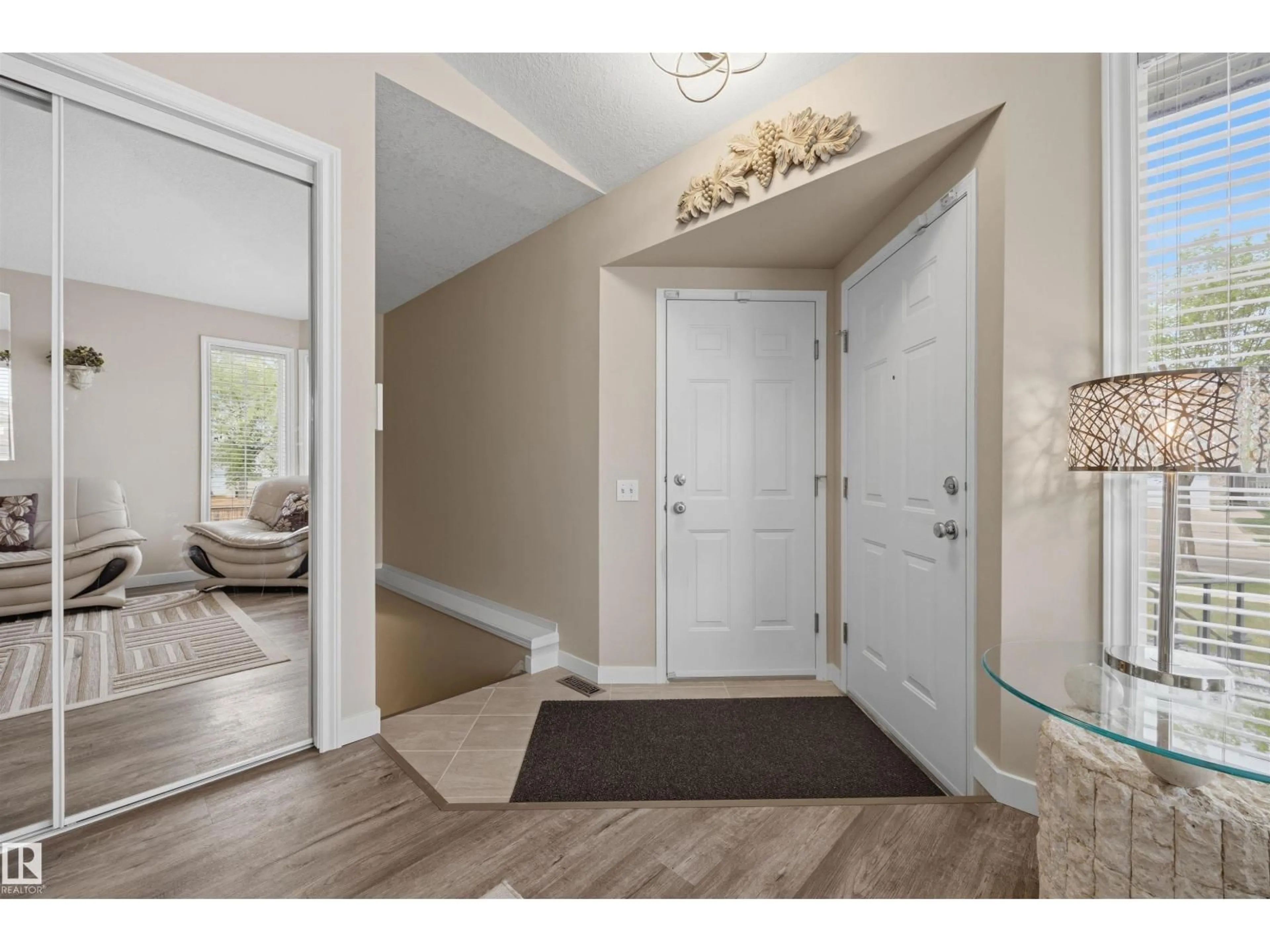 Indoor entryway for 28 NORFOLK CL, St. Albert Alberta T8N7B8