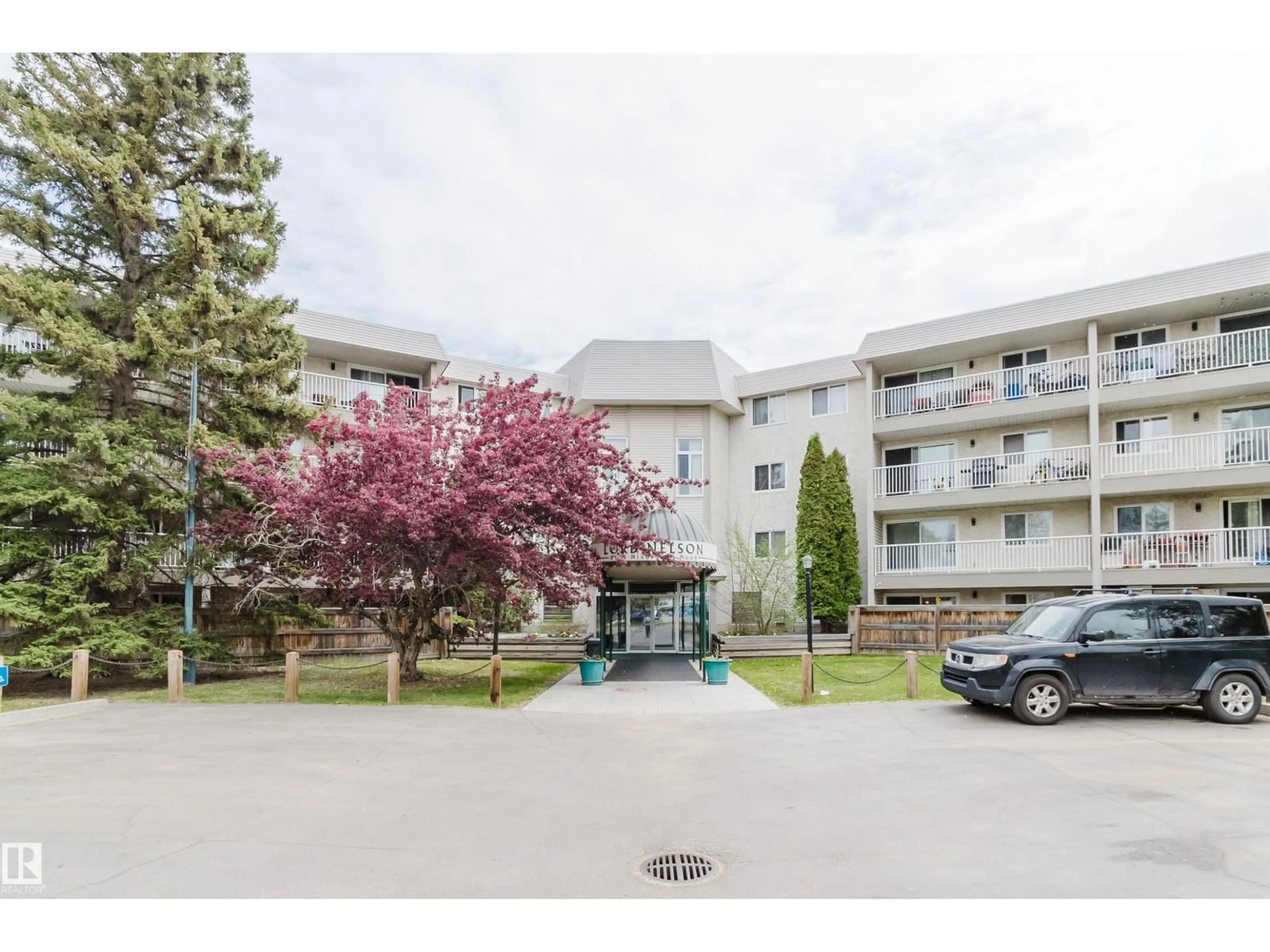 Patio, unknown for 5125 - 126 RIVERBEND RD, Edmonton Alberta T6H5K5