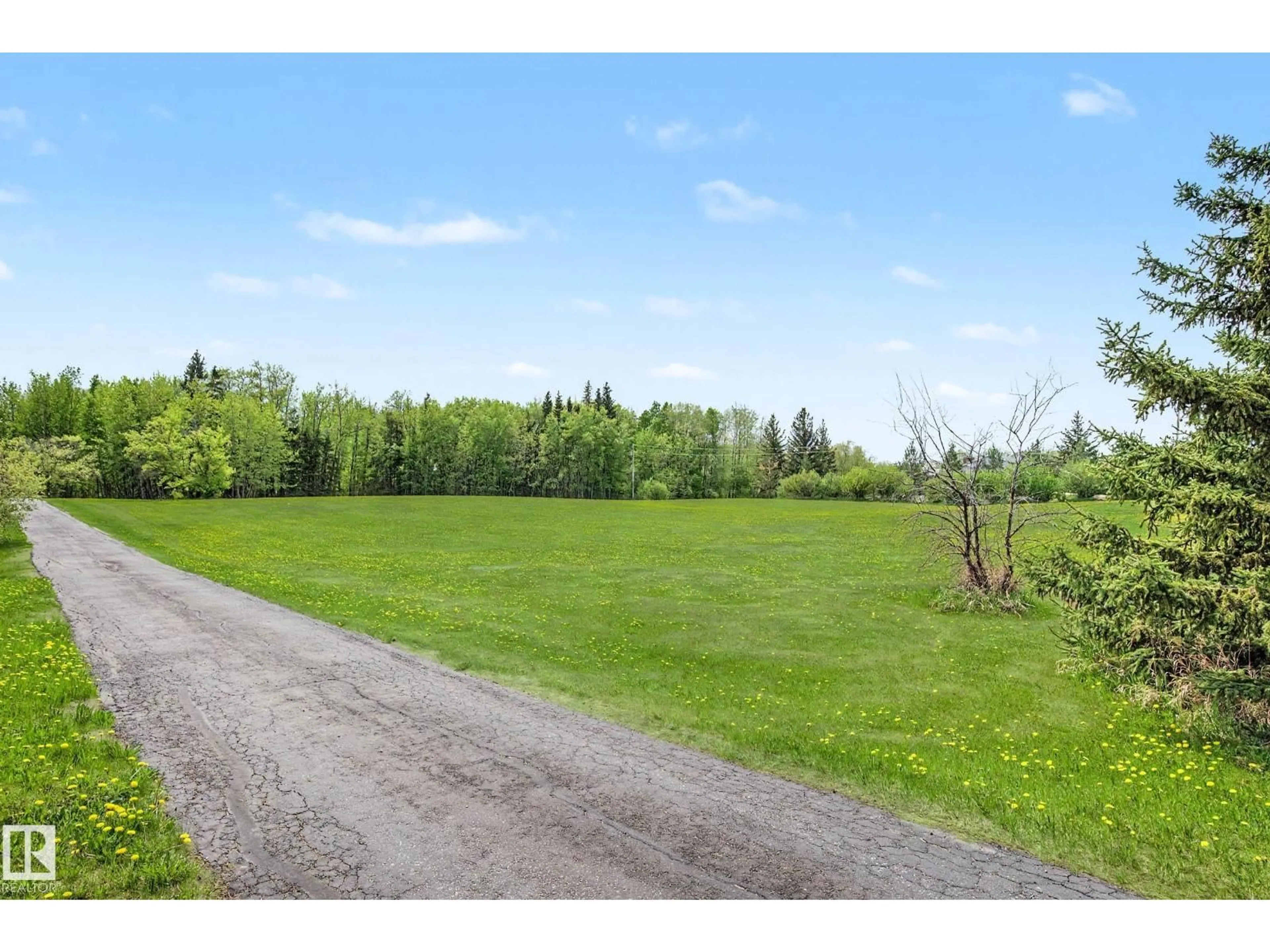 A pic from outside/outdoor area/front of a property/back of a property/a pic from drone, unknown for 17 - 53412 RGE ROAD 272, Rural Parkland County Alberta T7X3N2