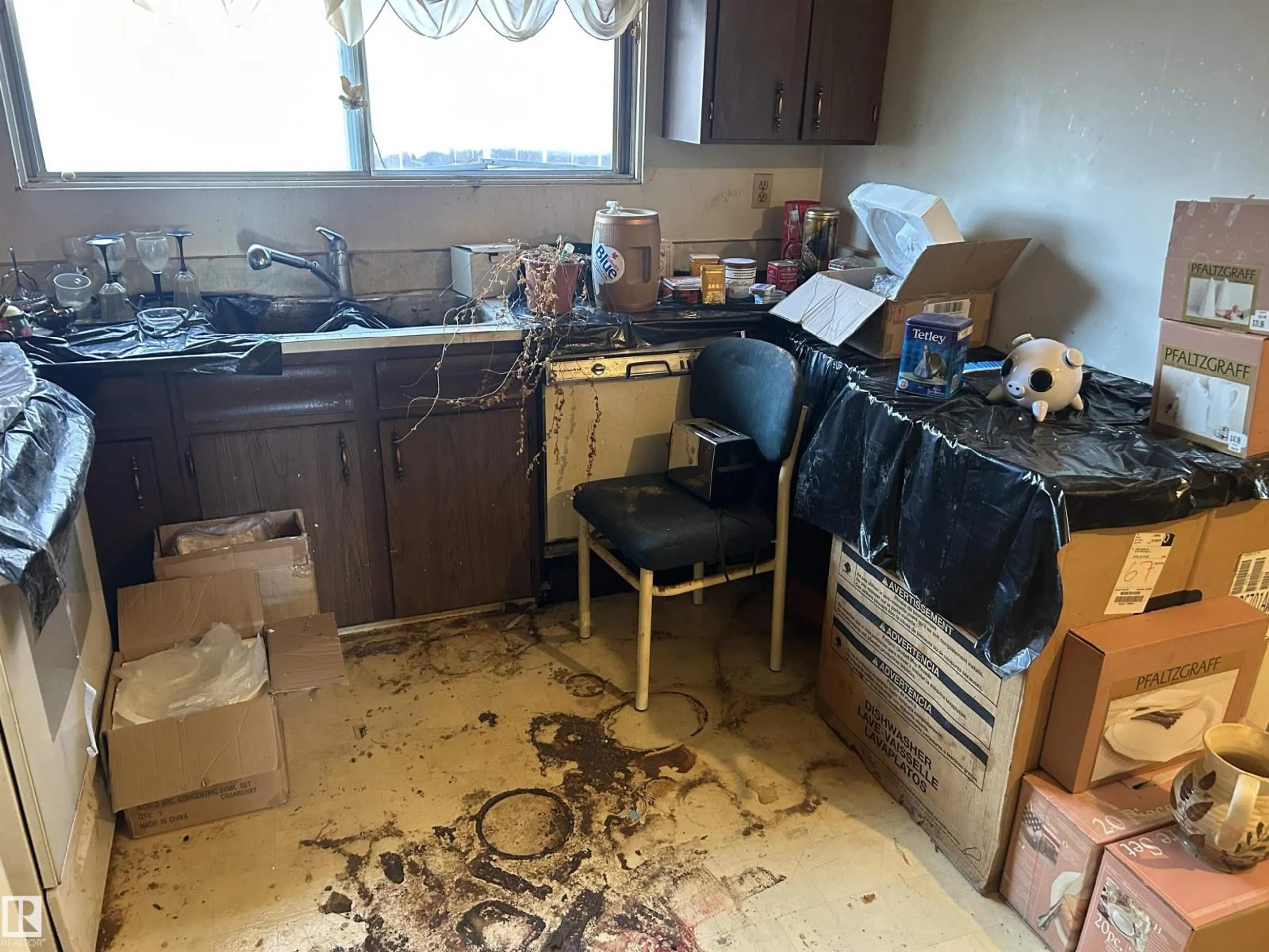 A pic of a room for 15020 116 ST, Edmonton Alberta T5X1L1