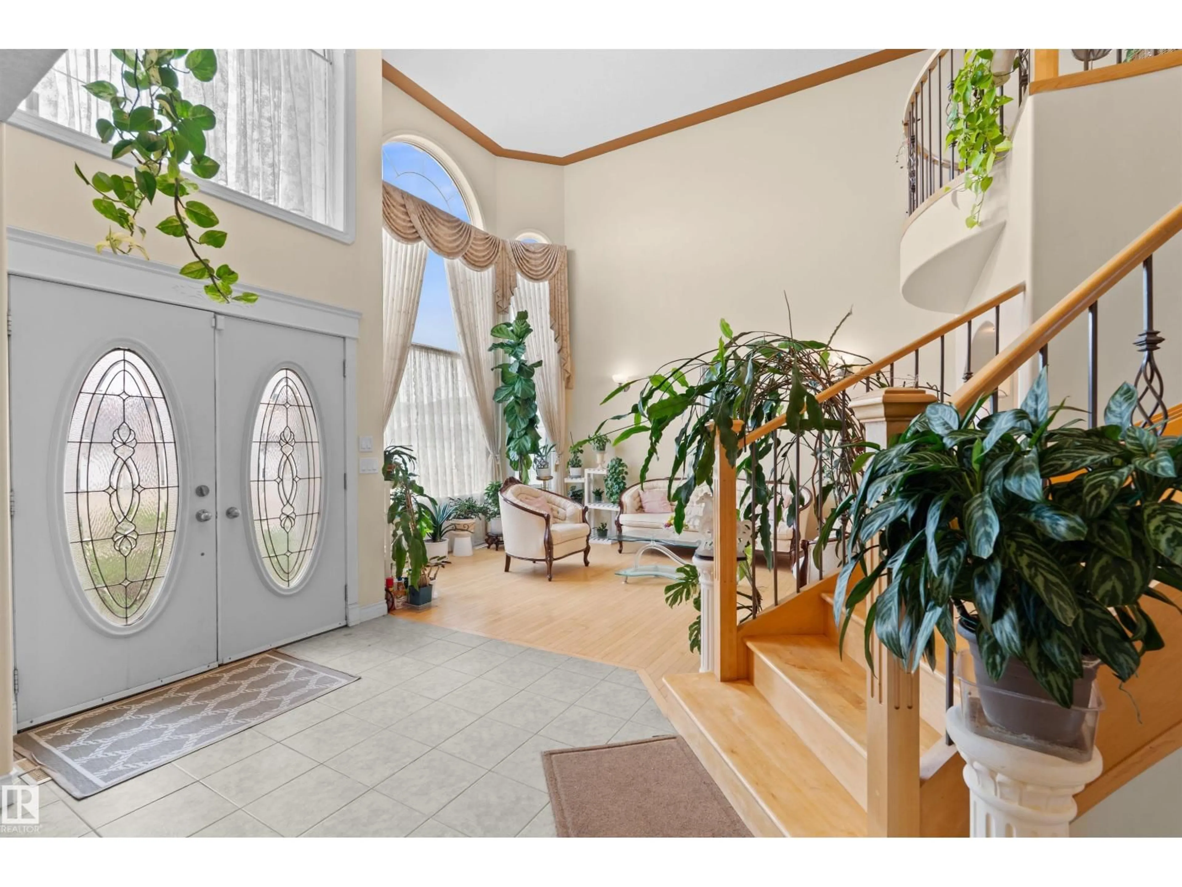 Indoor foyer for 7622 168A AV, Edmonton Alberta T5Z3Y7