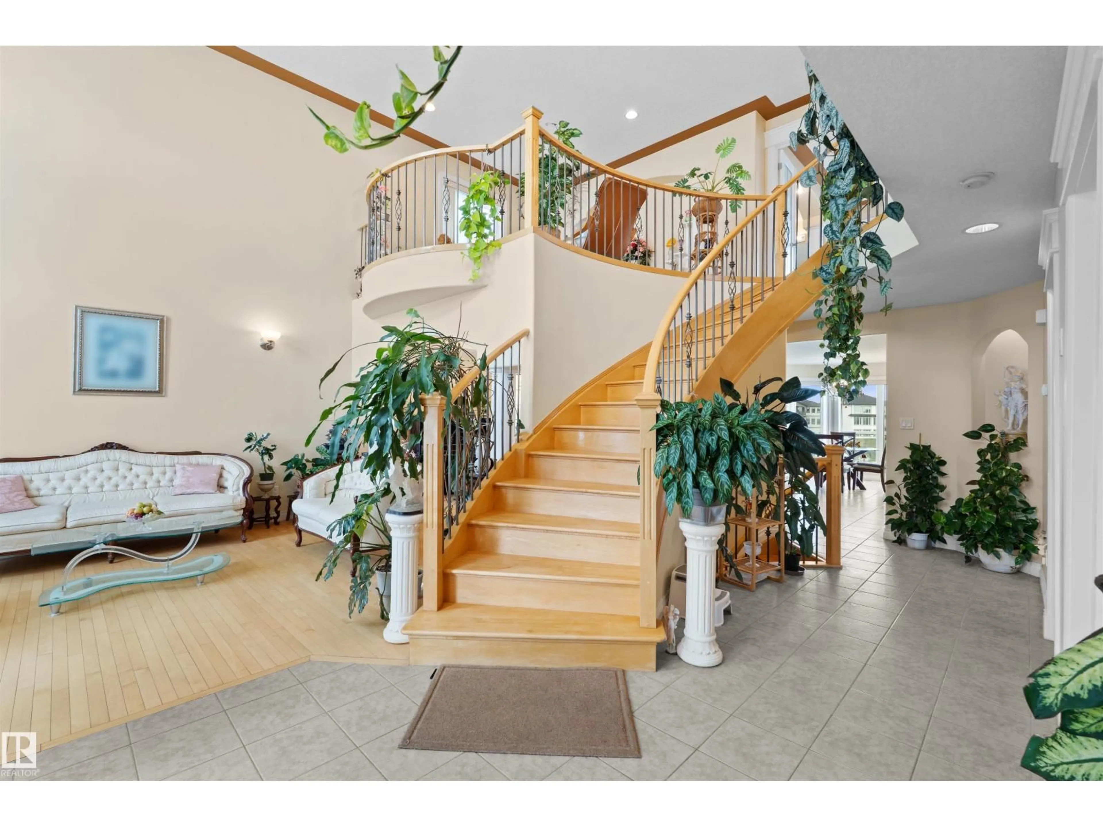 Indoor foyer for 7622 168A AV, Edmonton Alberta T5Z3Y7