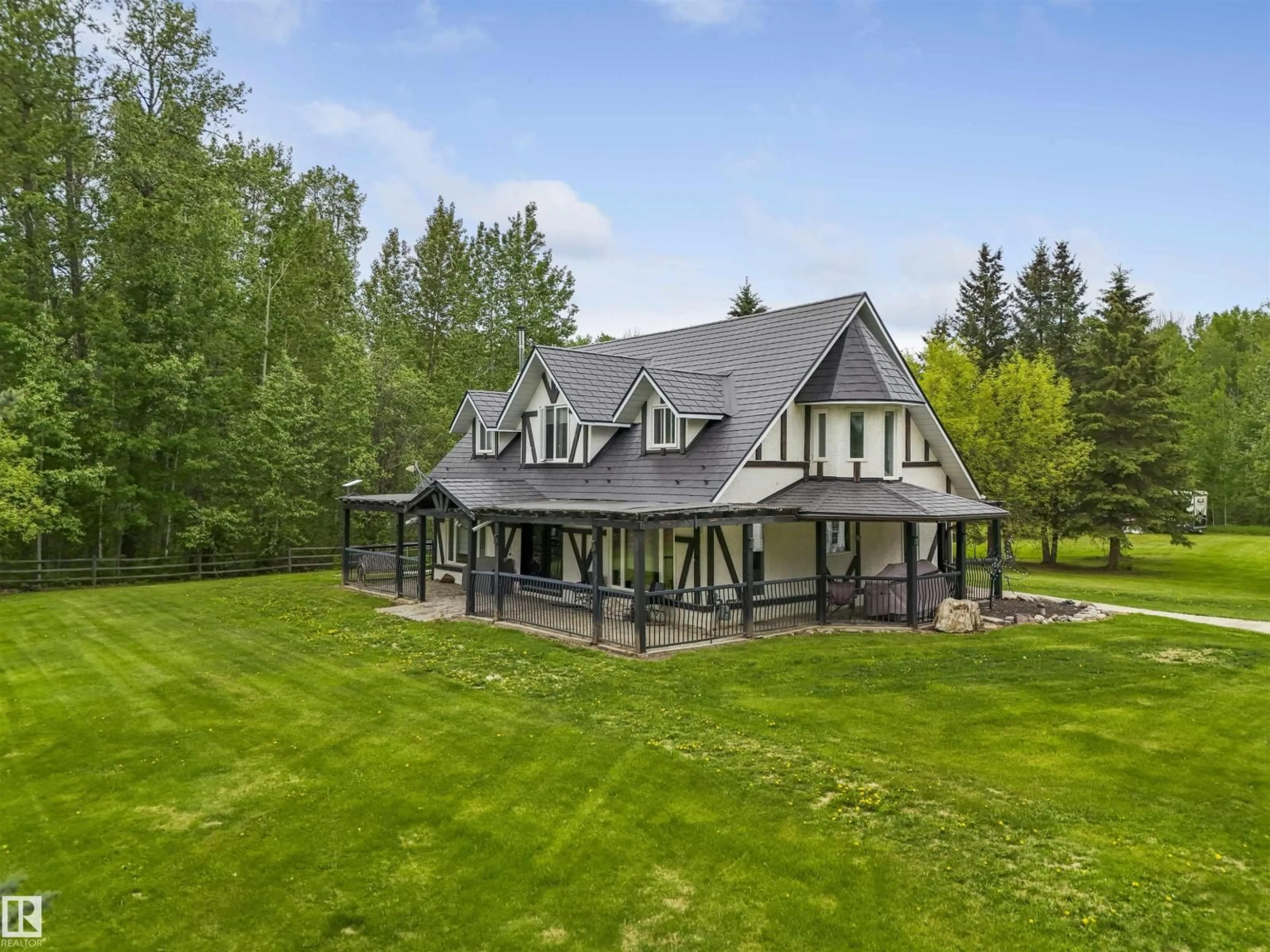 A pic from outside/outdoor area/front of a property/back of a property/a pic from drone, unknown for 75042 TWP ROAD 464, Rural Wetaskiwin County Alberta T0C0A0