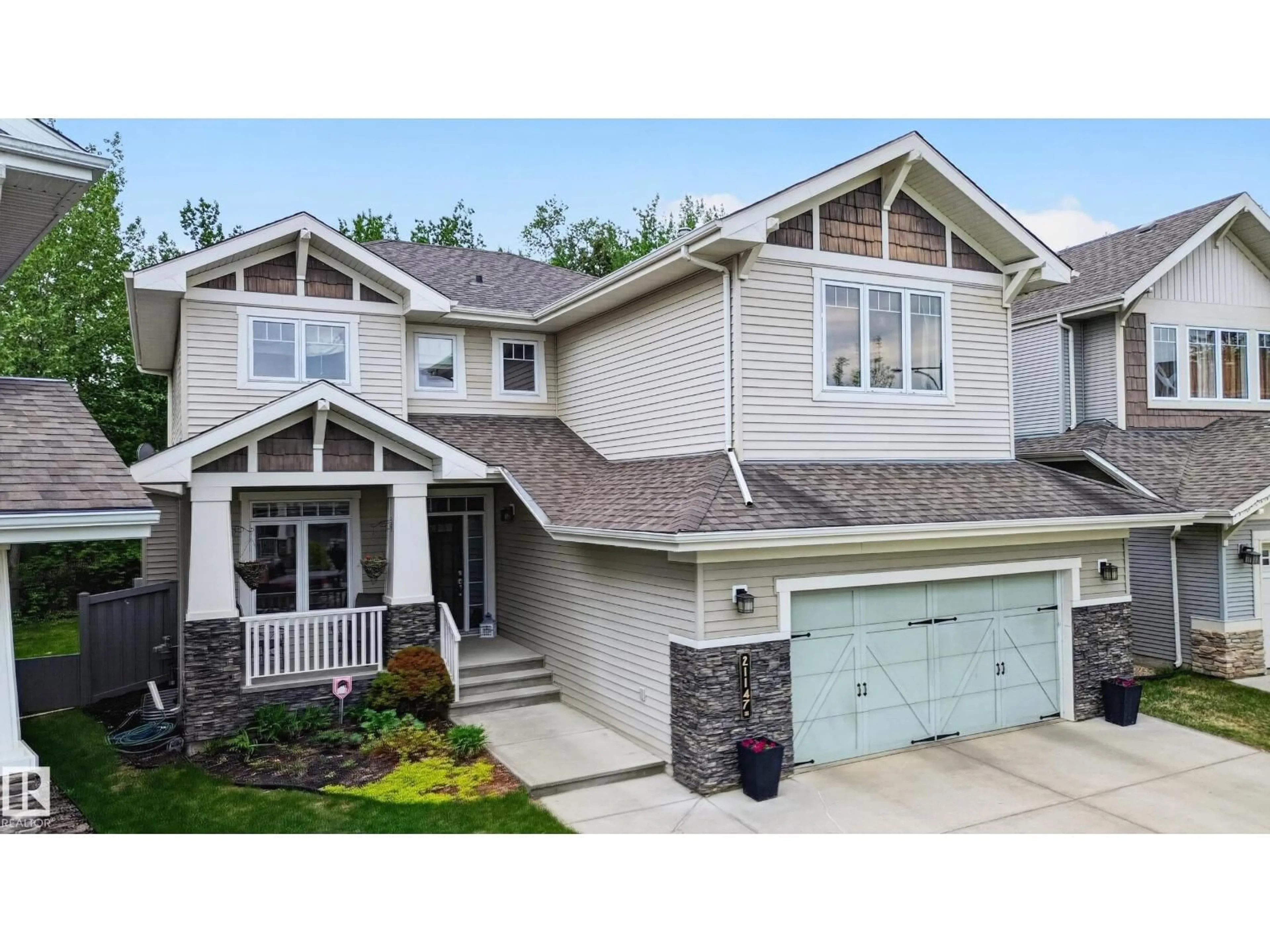 Home with vinyl exterior material, street for 21147 48 AV, Edmonton Alberta T6M0G2