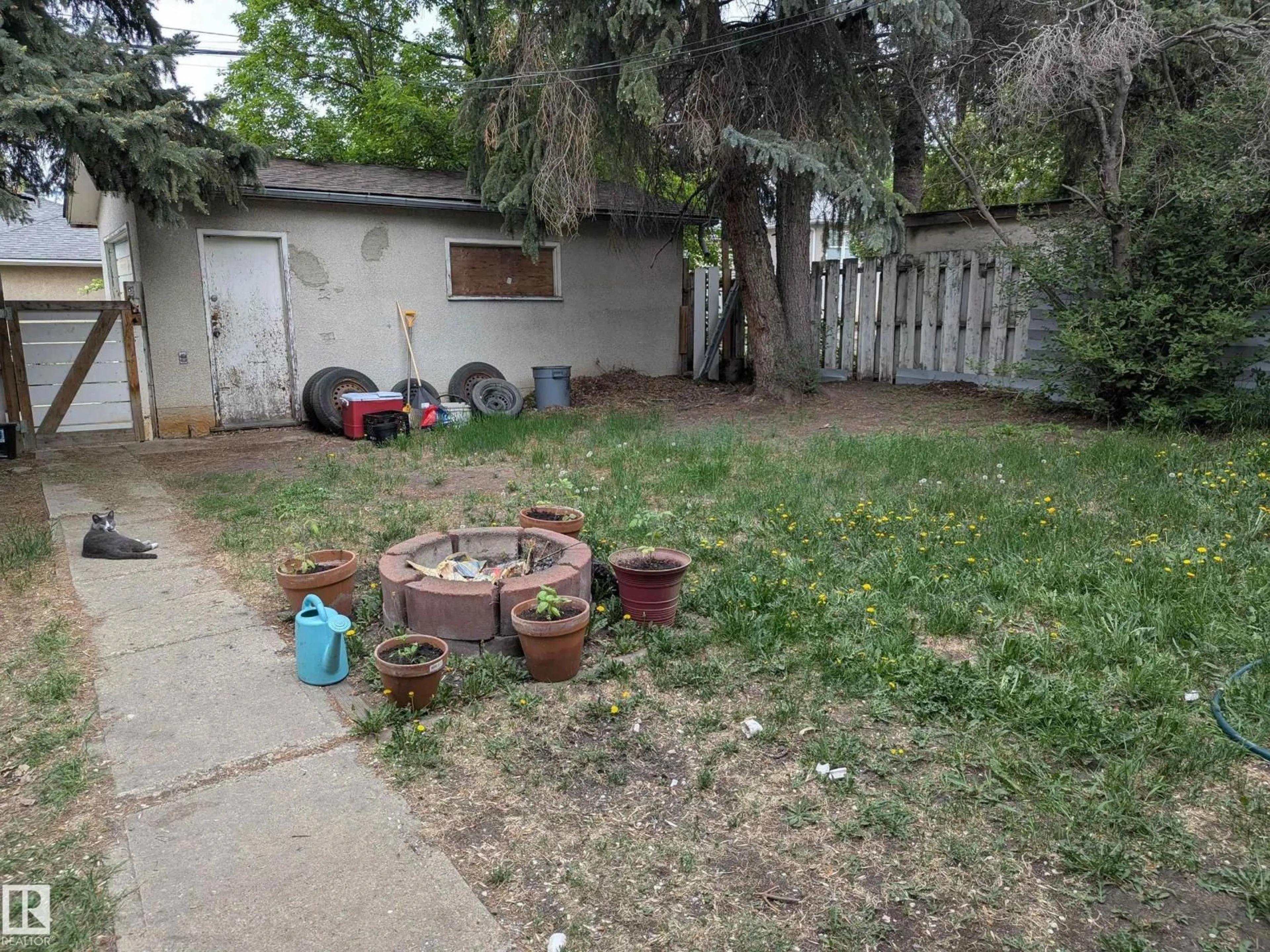 Unknown for 10650 76 AV, Edmonton Alberta T6E1L5