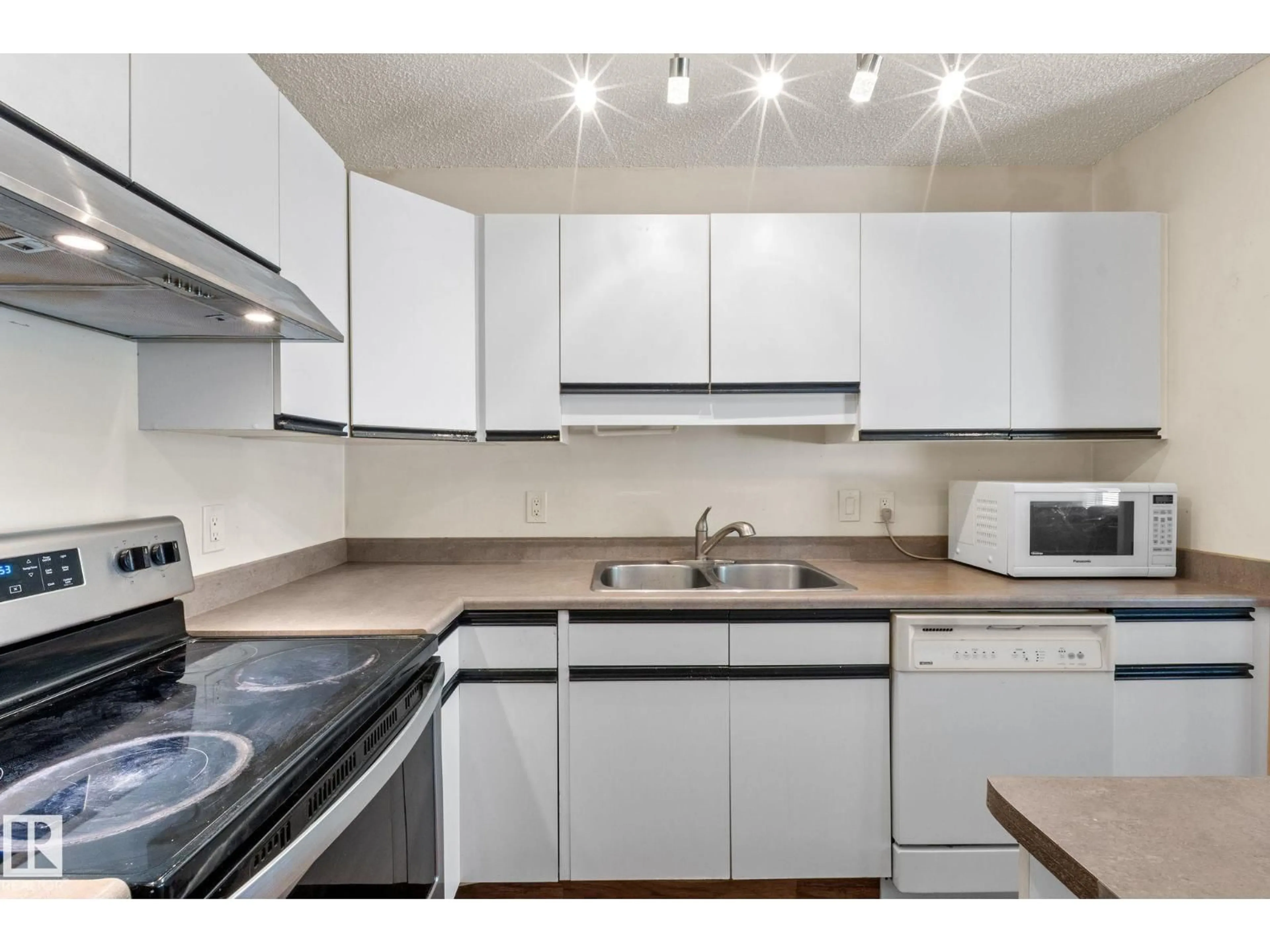 Standard kitchen, unknown for #2 - 15215 126 ST, Edmonton Alberta T5X5Z3
