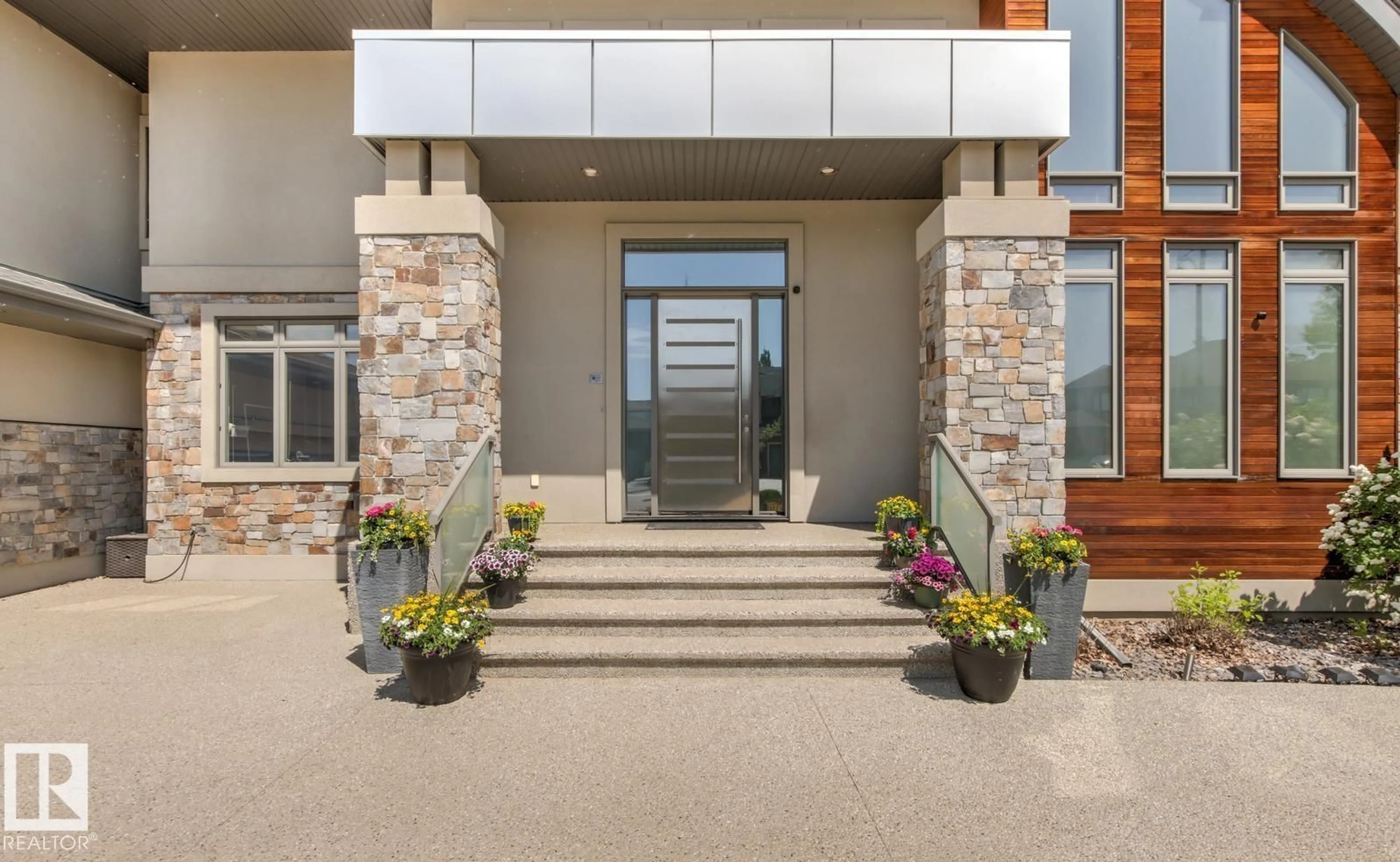 Indoor foyer for 617 MAGRATH VW, Edmonton Alberta T6R0H2