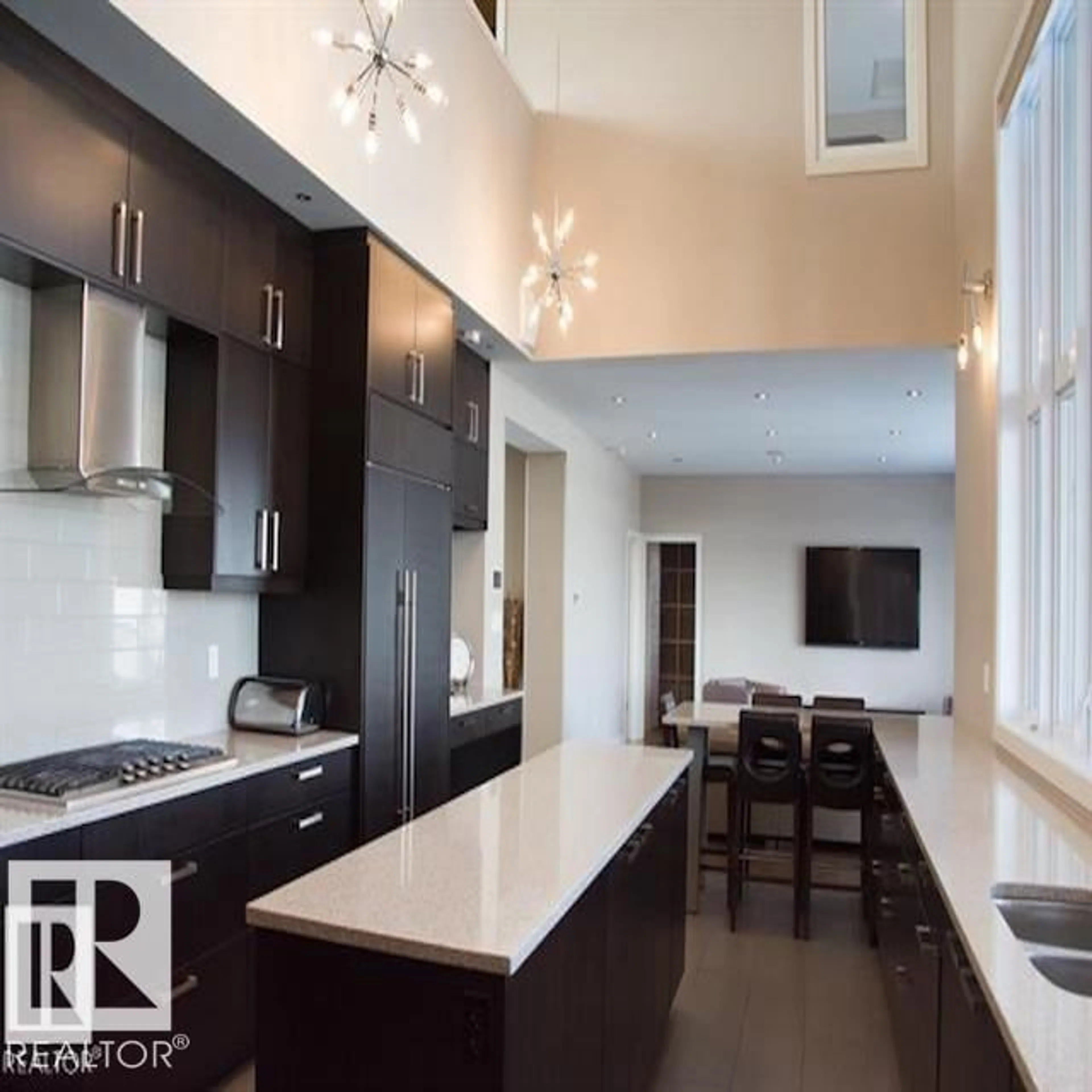 Contemporary kitchen, unknown for 617 MAGRATH VW, Edmonton Alberta T6R0H2