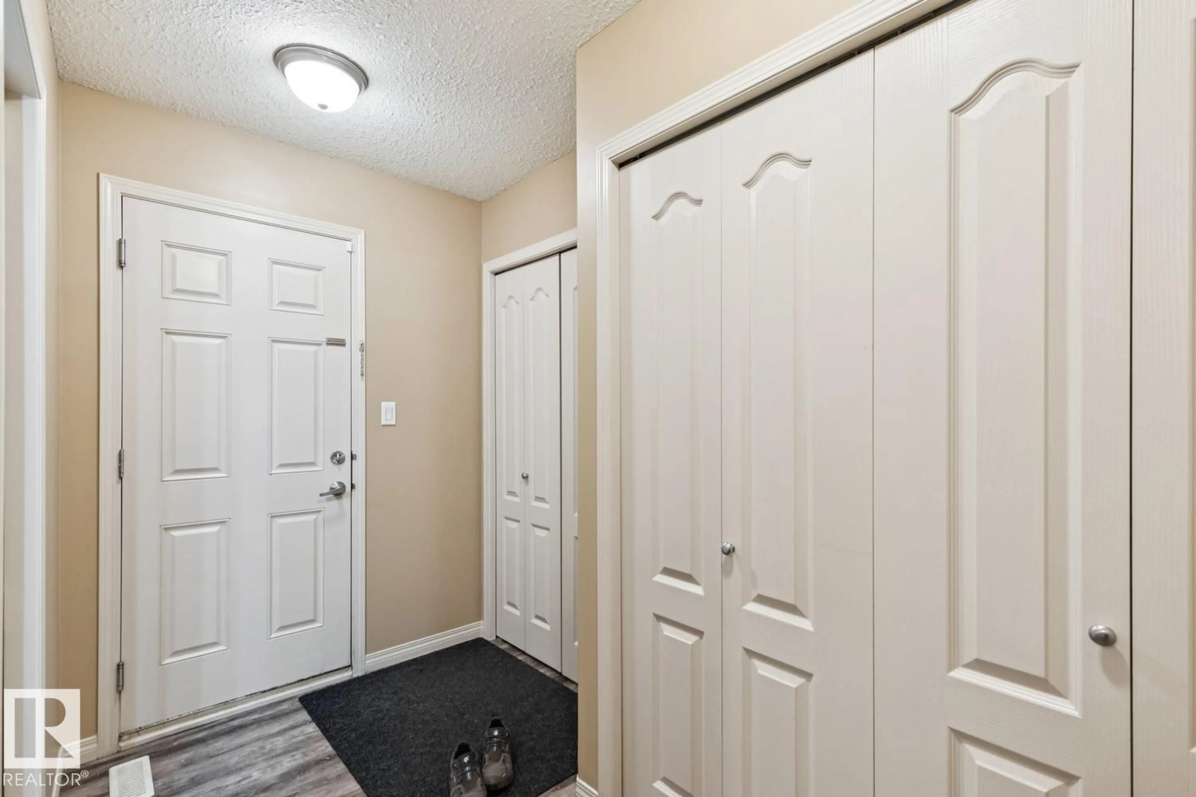 Indoor entryway for 16765 119 ST NW, Edmonton Alberta T5X6K4