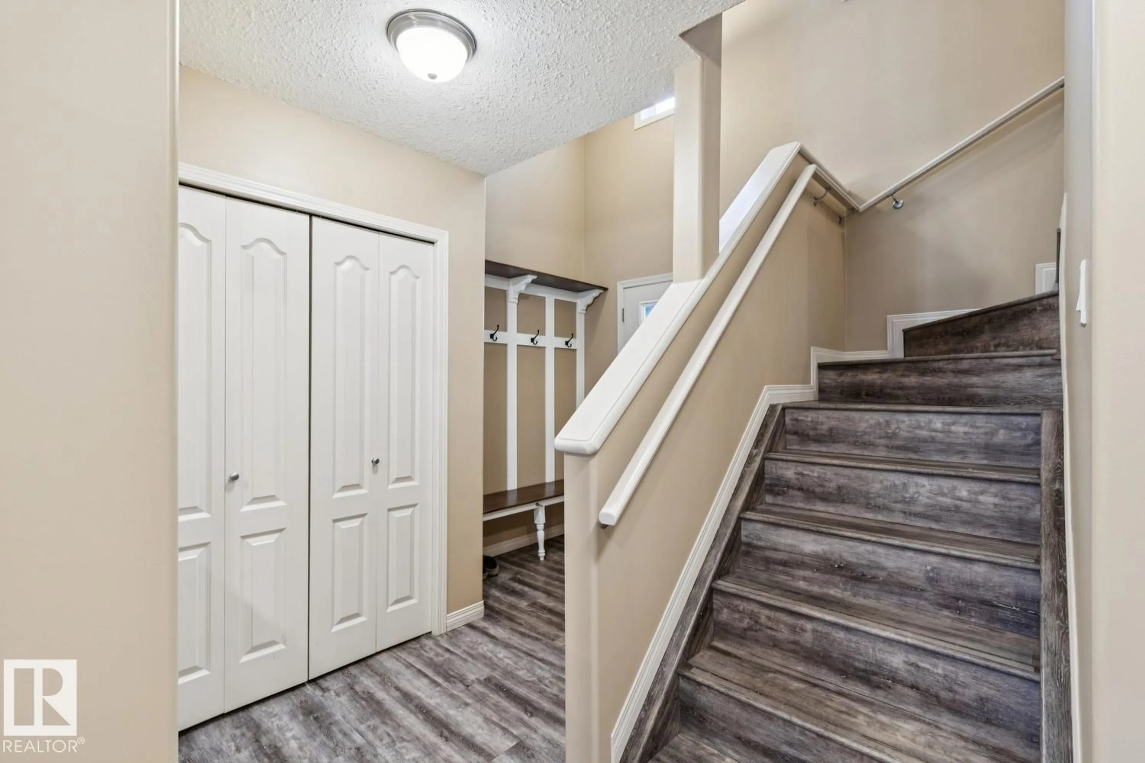 Indoor entryway for 16765 119 ST NW, Edmonton Alberta T5X6K4