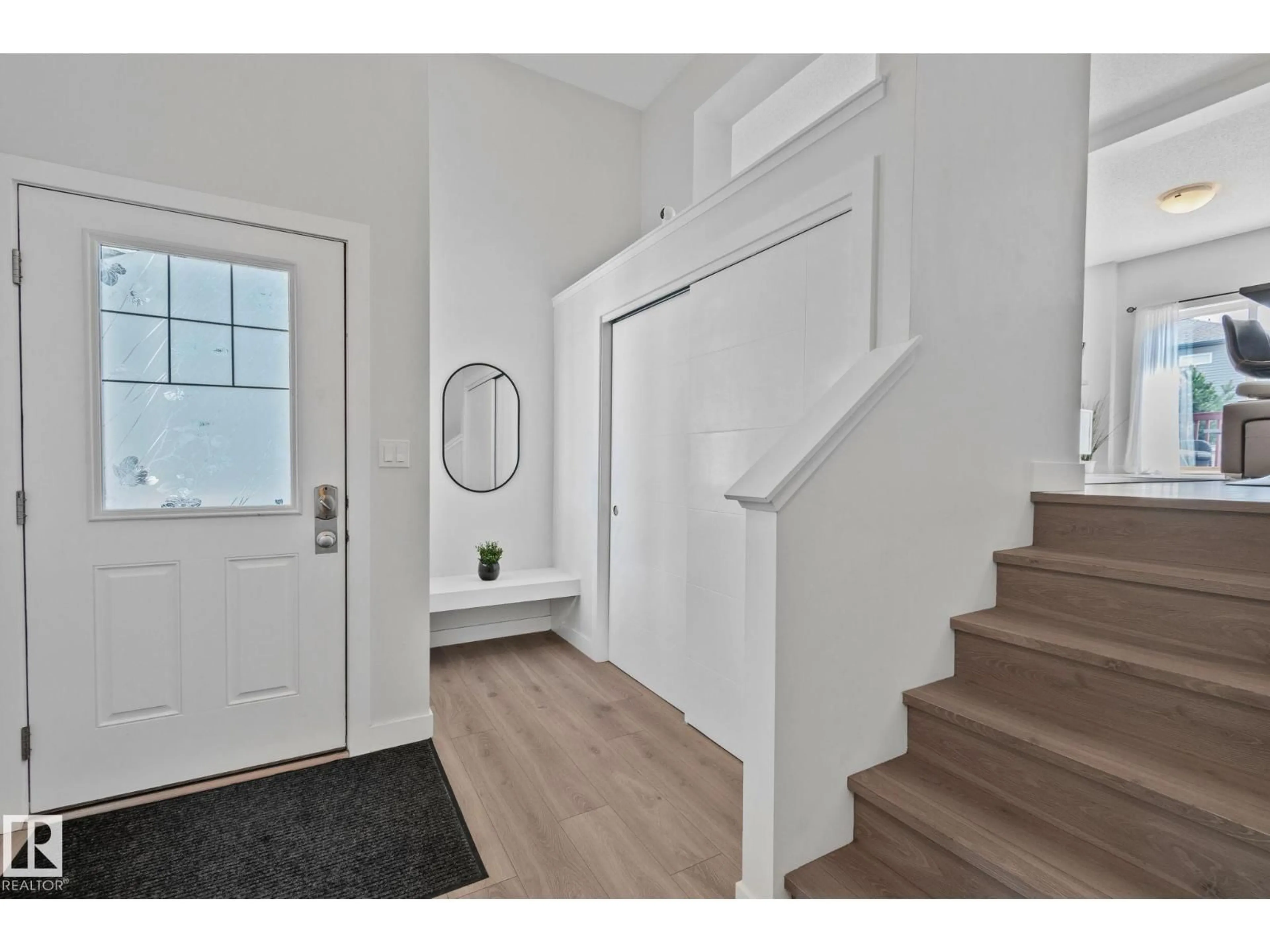 Indoor entryway for 249 39A AV AV, Edmonton Alberta T6T2K3