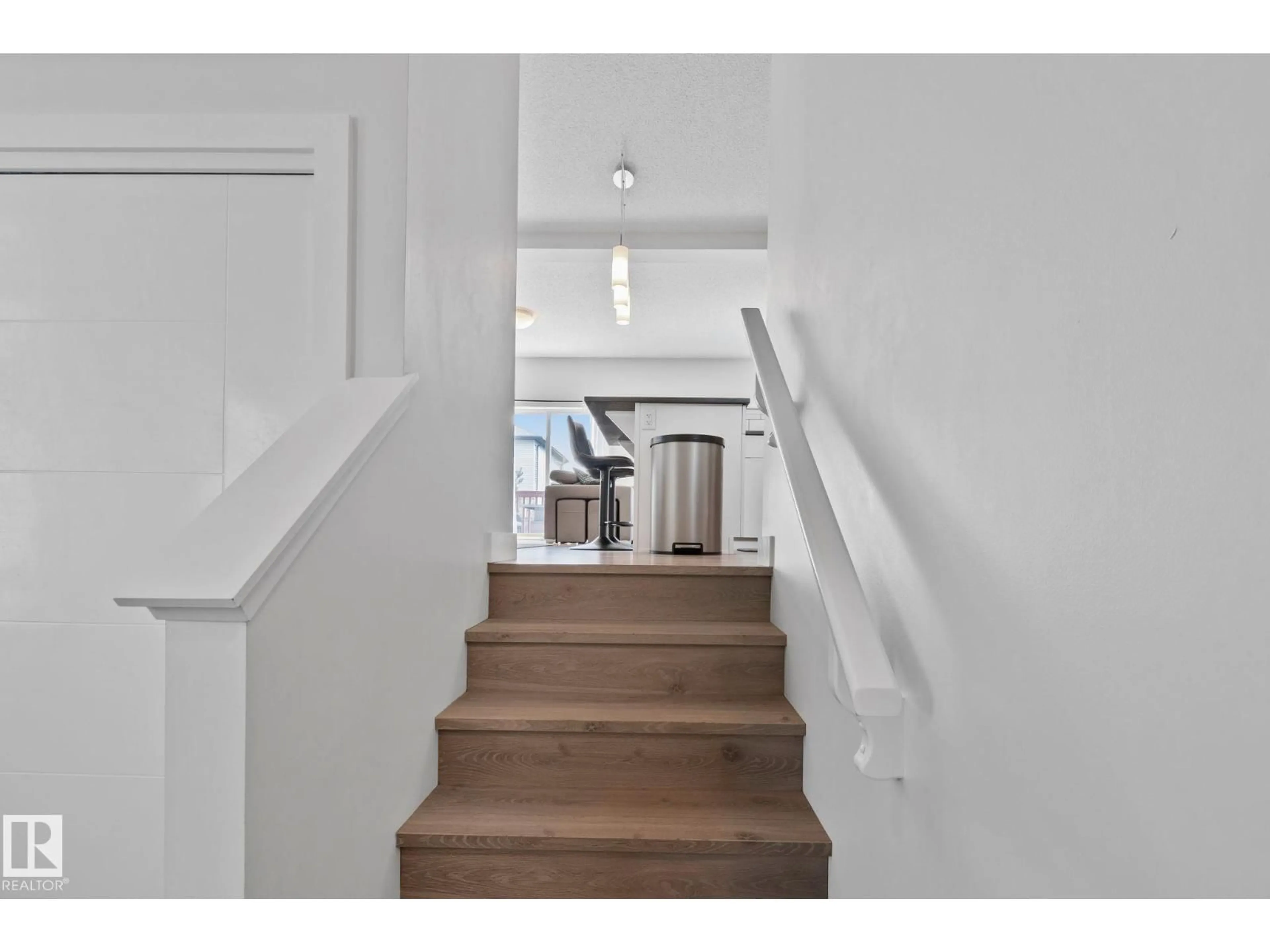 Stairs for 249 39A AV AV, Edmonton Alberta T6T2K3