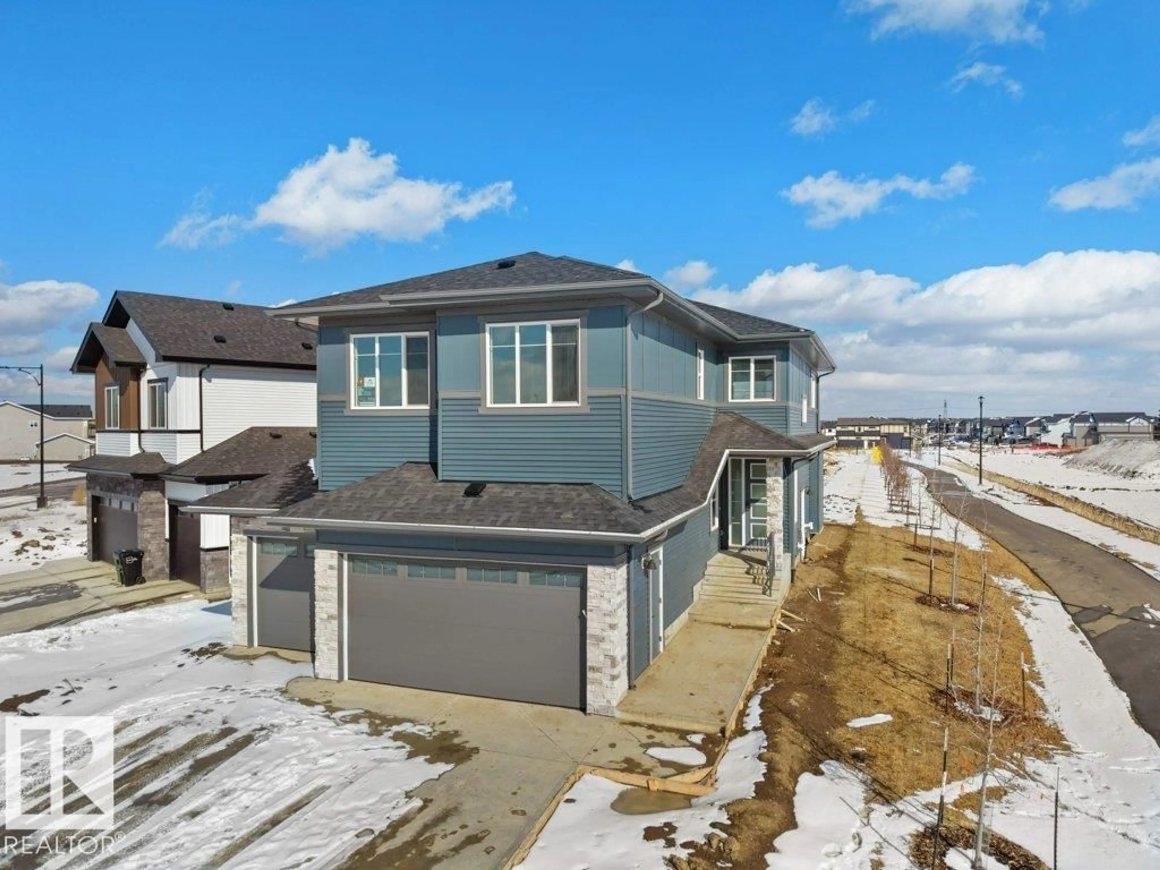 A pic from outside/outdoor area/front of a property/back of a property/a pic from drone, street for 3327 CHERNOWSI WAY, Edmonton Alberta T6W5H2