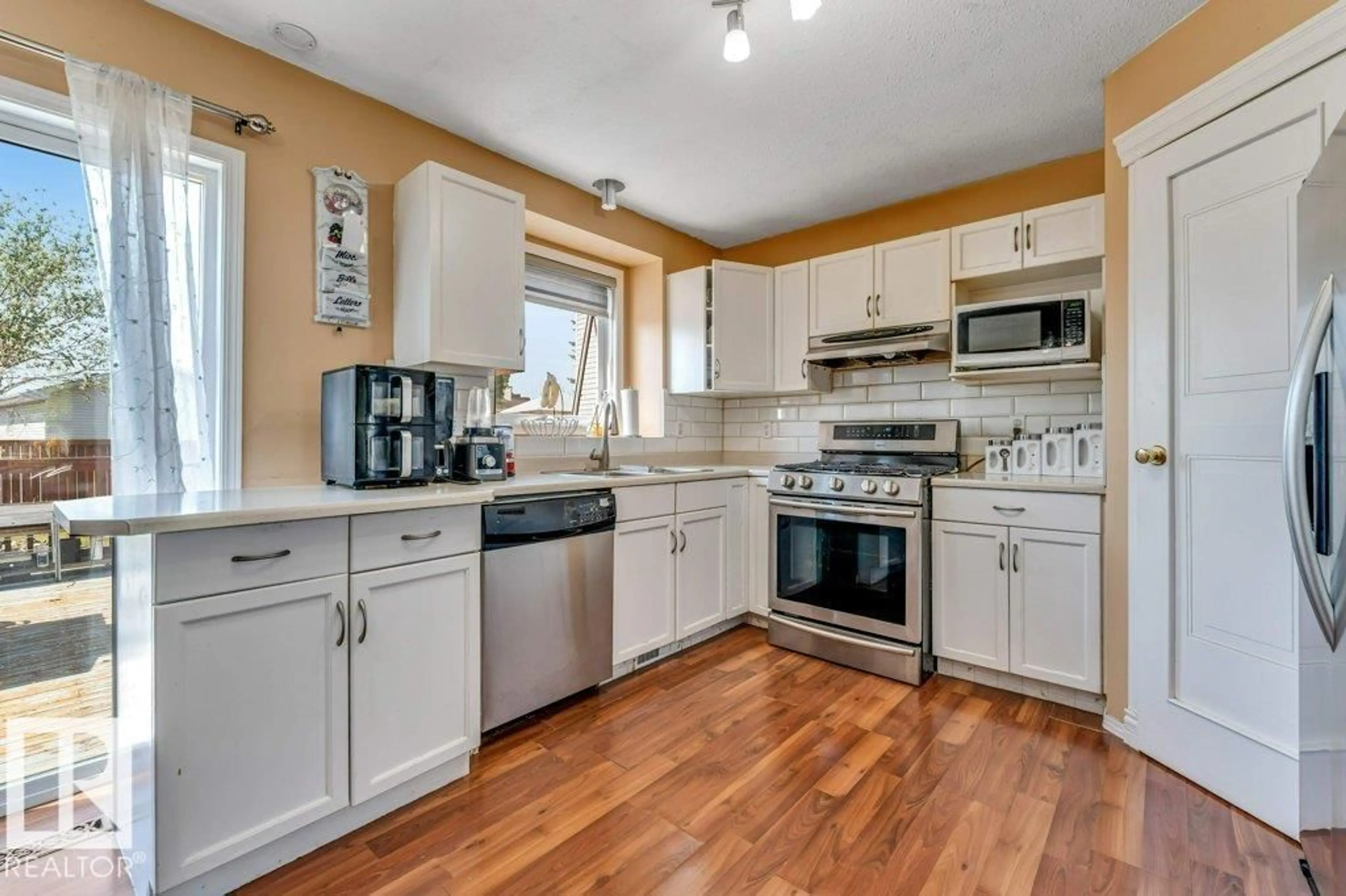 Unknown for 4424 28A ST NW, Edmonton Alberta T6T1K1