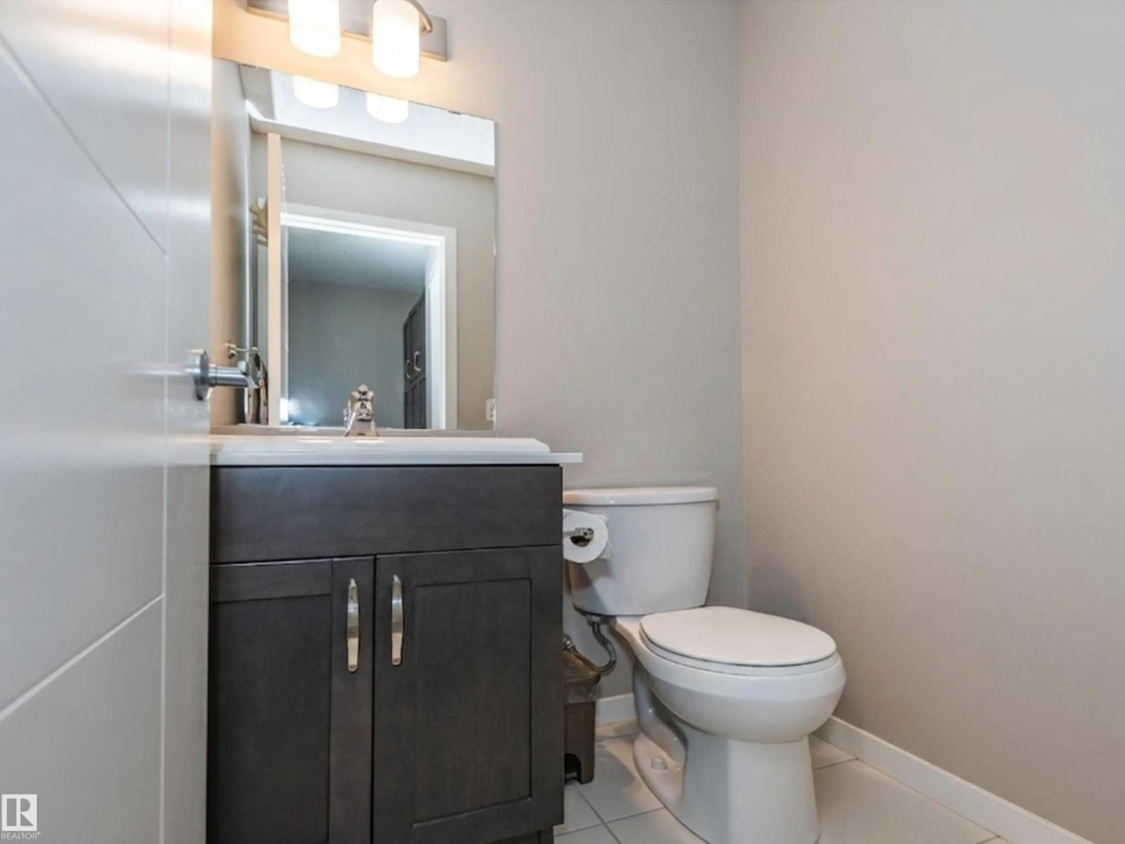 Standard bathroom, unknown for SW - 17263 9 AV, Edmonton Alberta T6W3V4