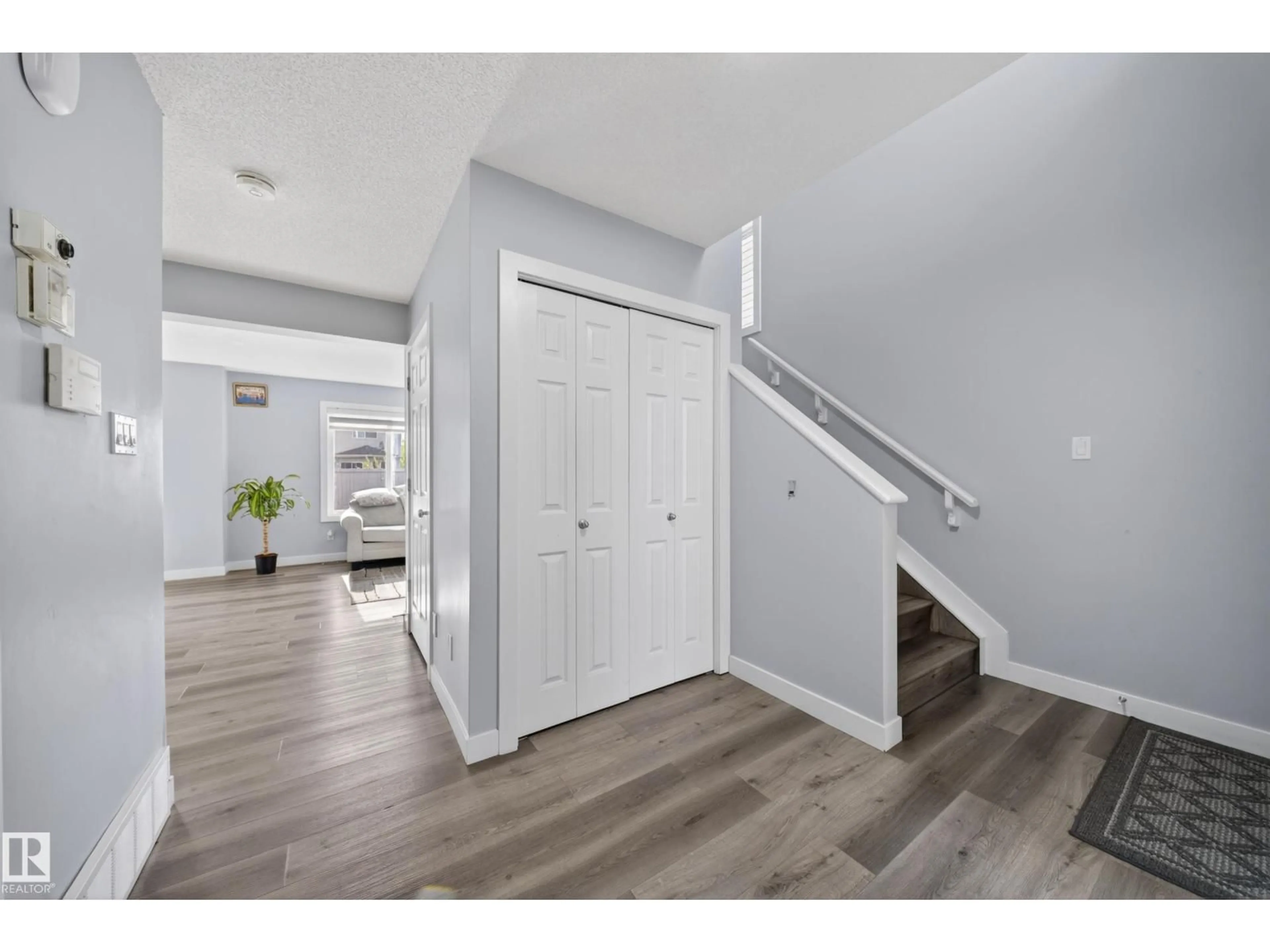 Indoor entryway for 3752 12 ST, Edmonton Alberta T6T0E6