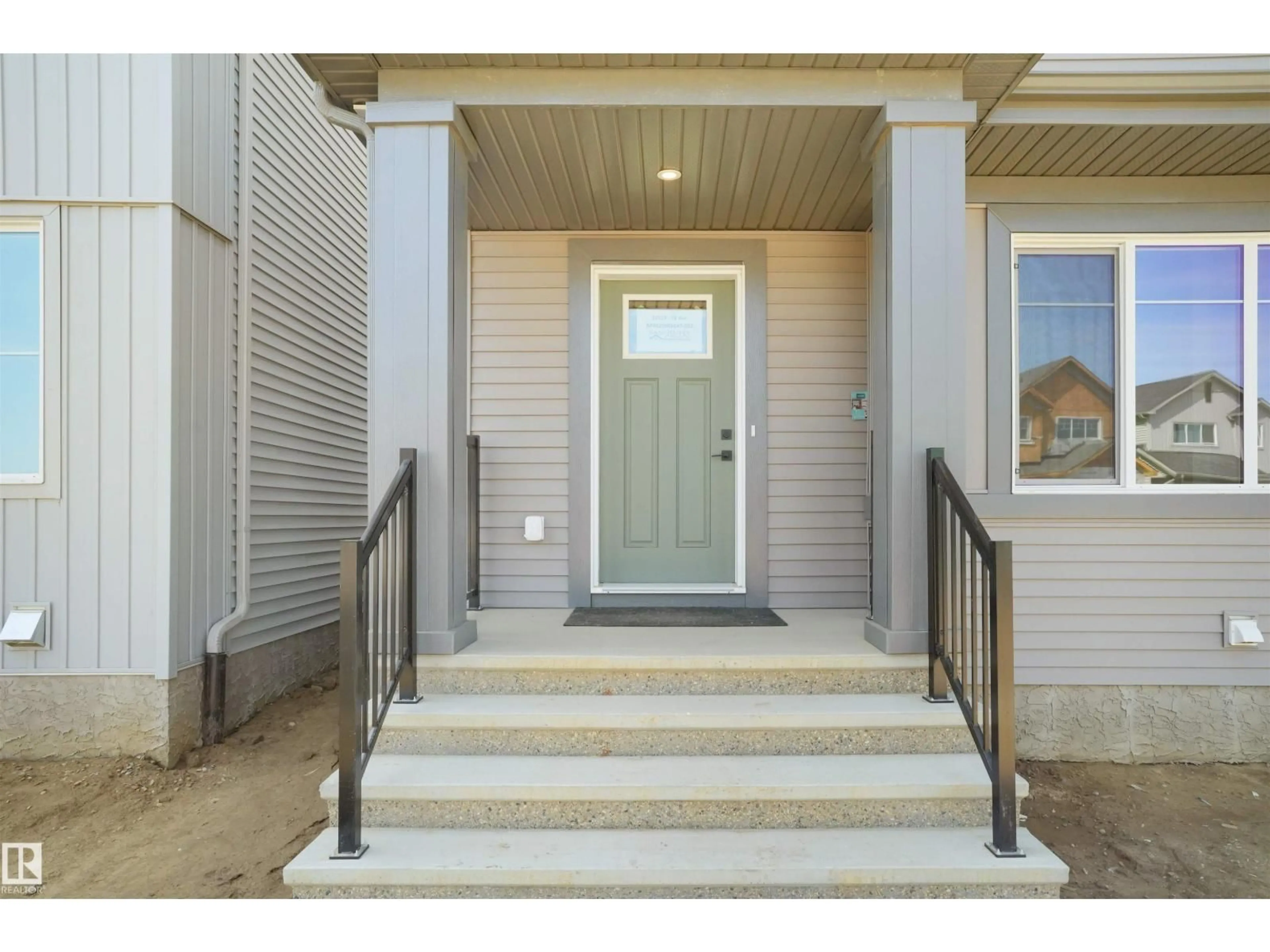 Indoor entryway for 22519 88 AV, Edmonton Alberta T5T7H8