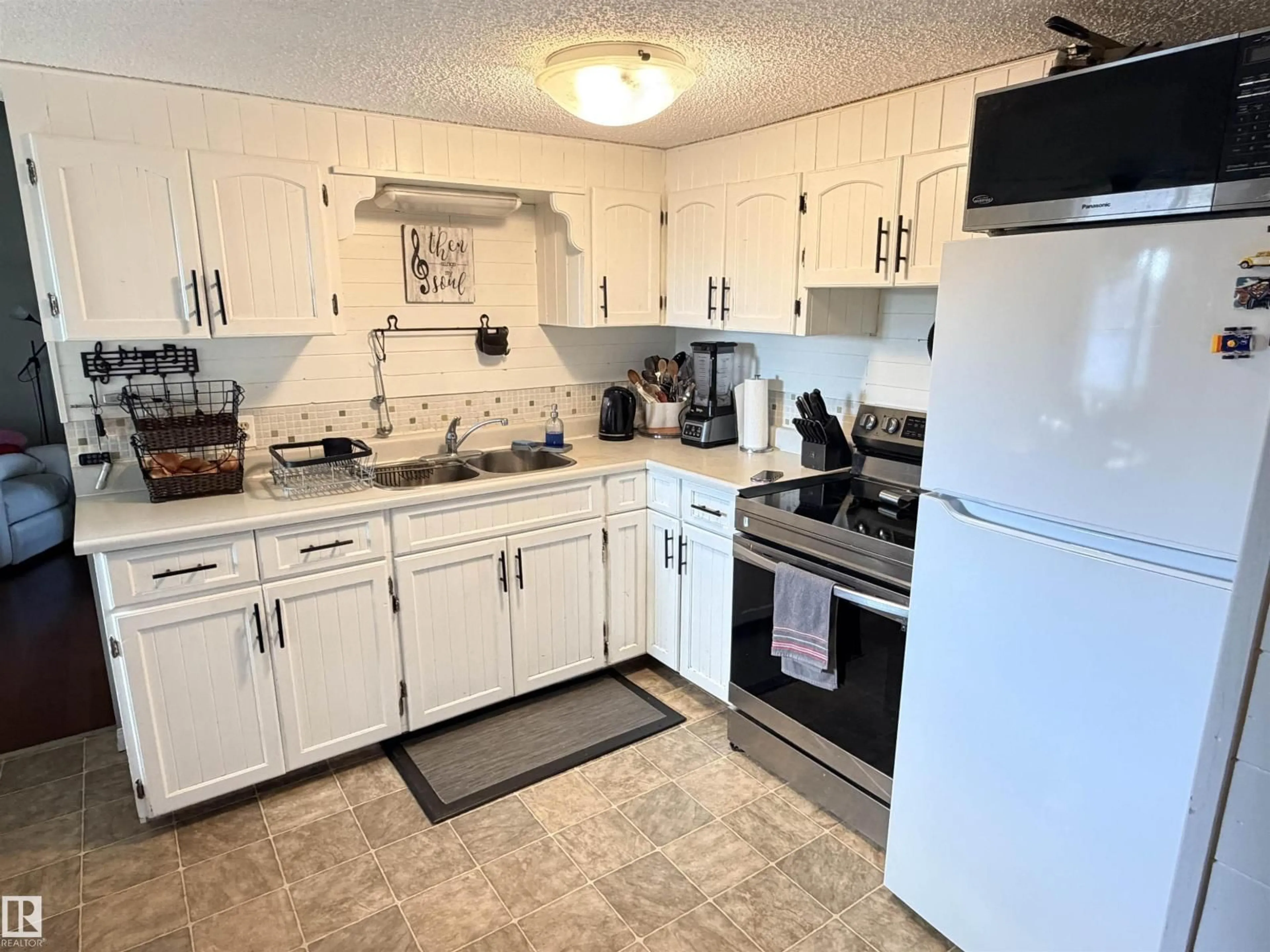 Standard kitchen, unknown for 4823 49 ST, Clyde Alberta T0G0P0