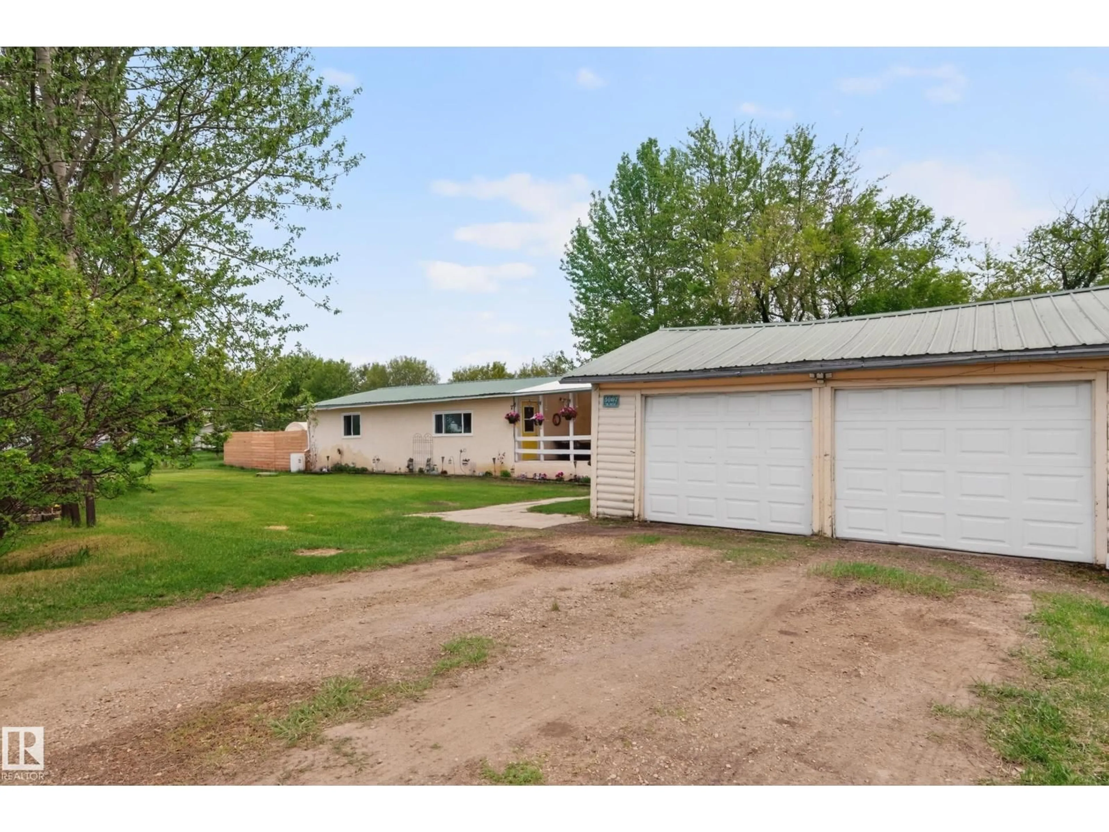 A pic from outside/outdoor area/front of a property/back of a property/a pic from drone, street for 5007 51 AV, Egremont Alberta T0A0Z0