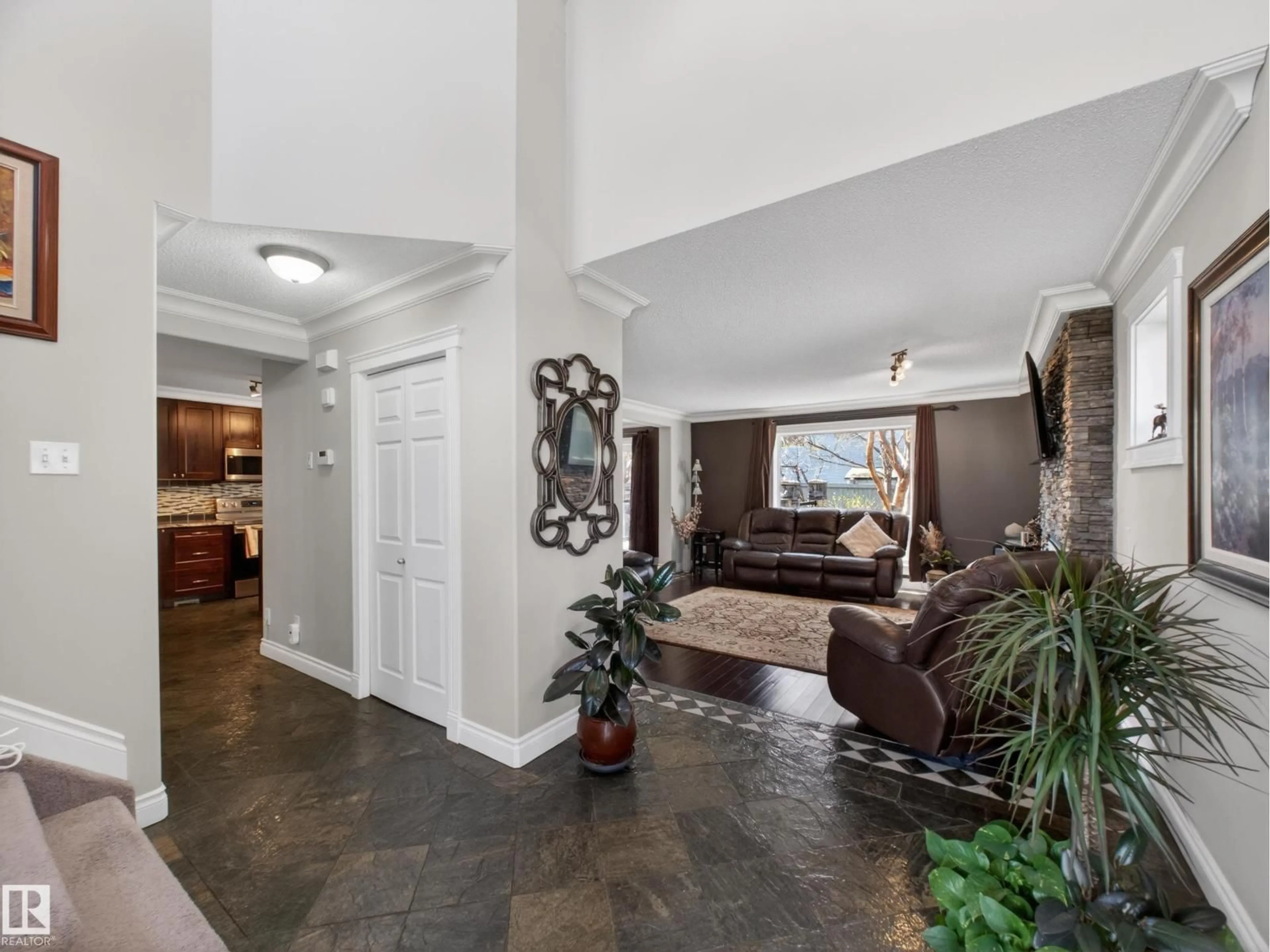 Indoor entryway for 40 ENGLISH WY, St. Albert Alberta T8N7G7