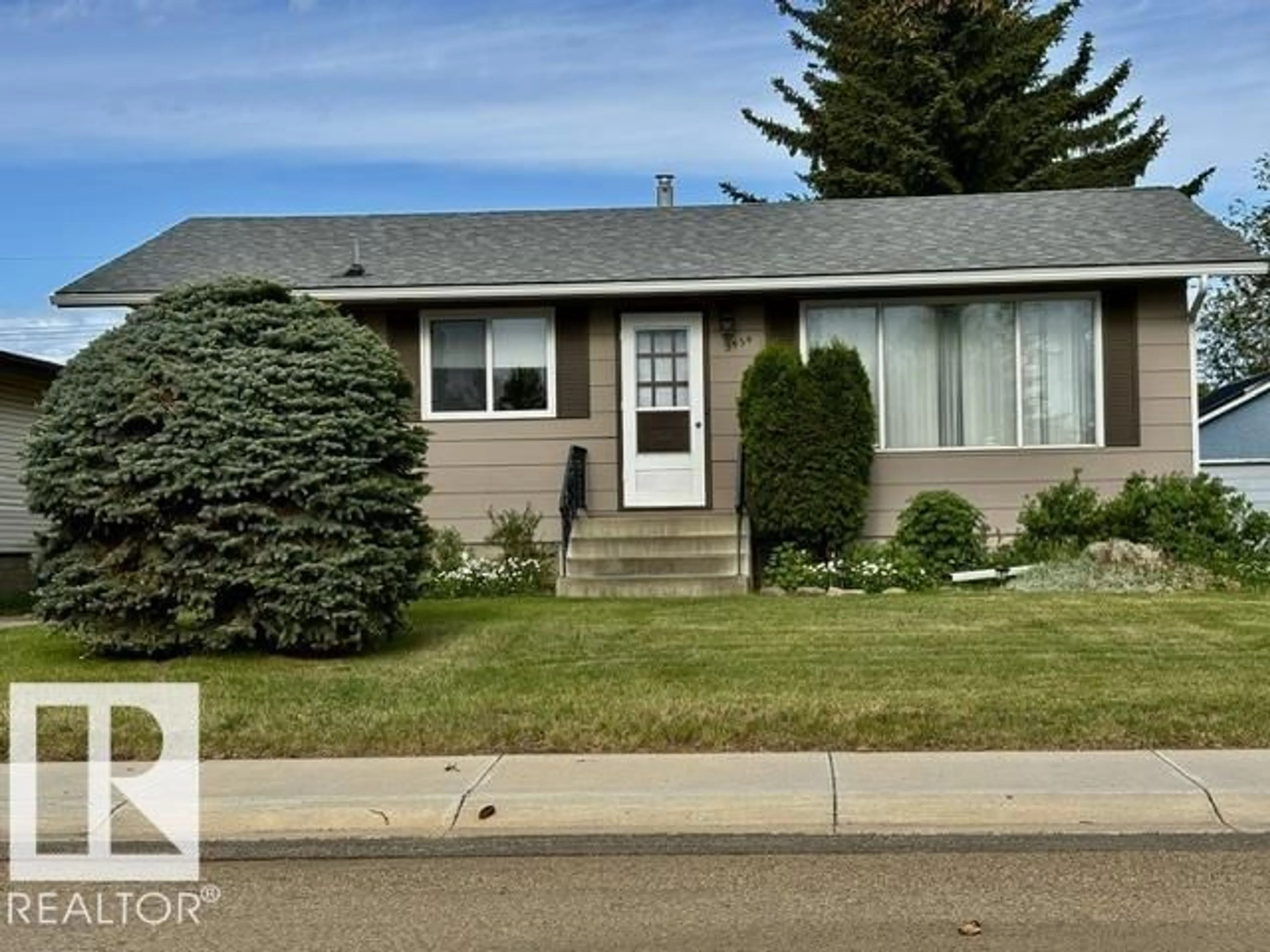 Home with vinyl exterior material, street for 5454 46 ST, Vegreville Alberta T9C1E5