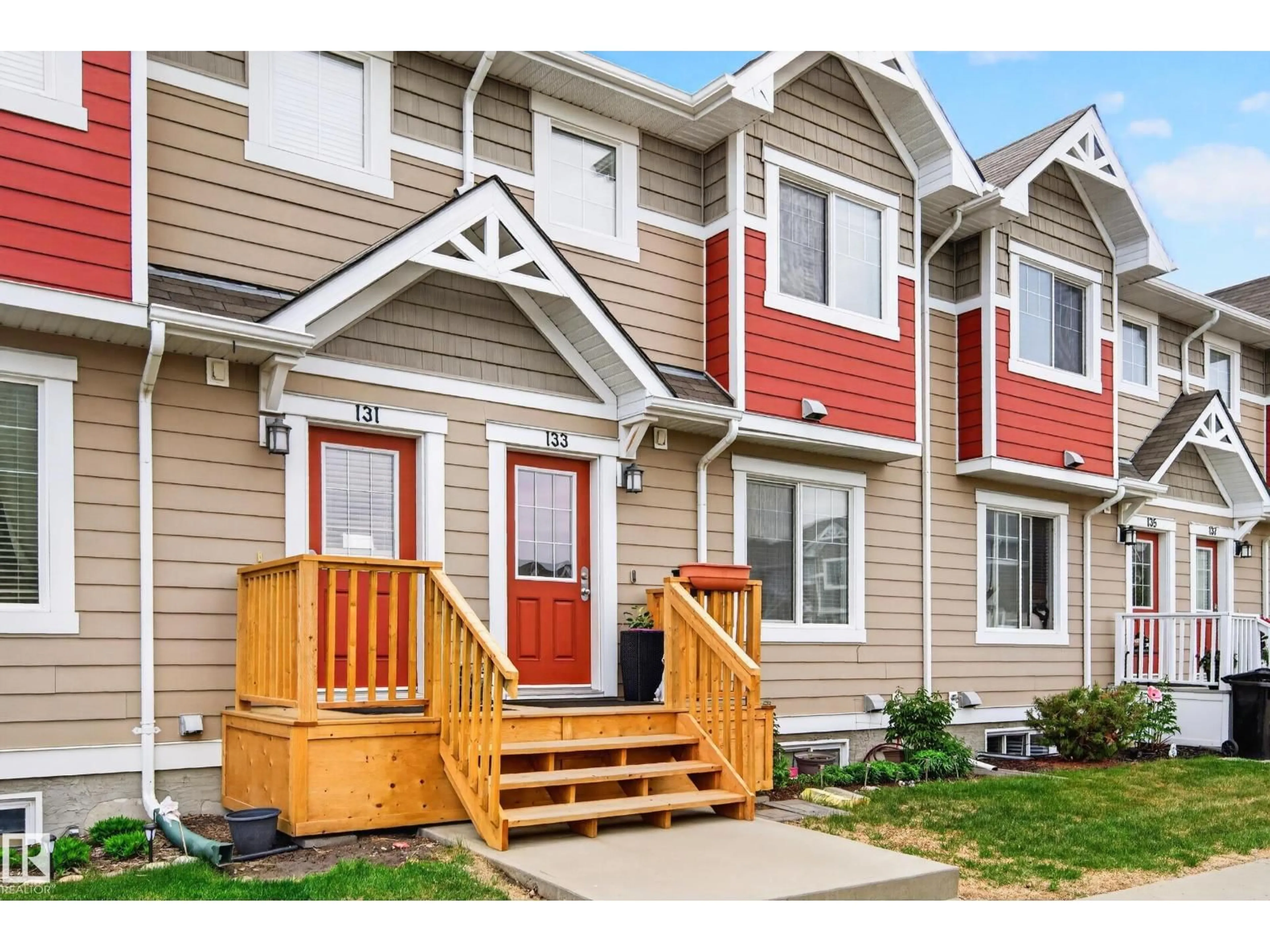 Home with vinyl exterior material, street for 219 - 133 CHARLOTTE WY, Sherwood Park Alberta T8T0T3