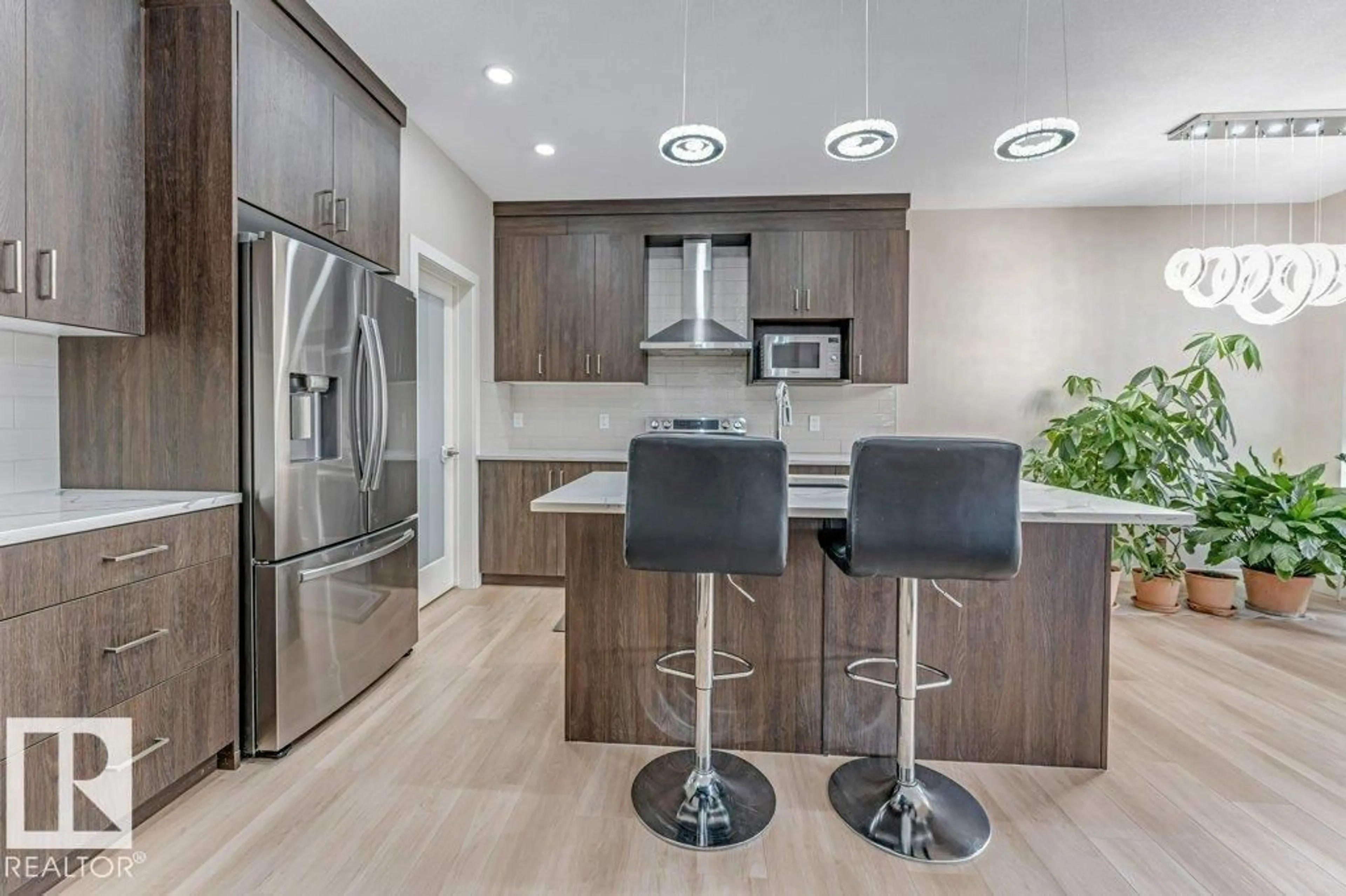 Contemporary kitchen, wood/laminate floor for 1459 CHERNIAK WY, Edmonton Alberta T6W5B1