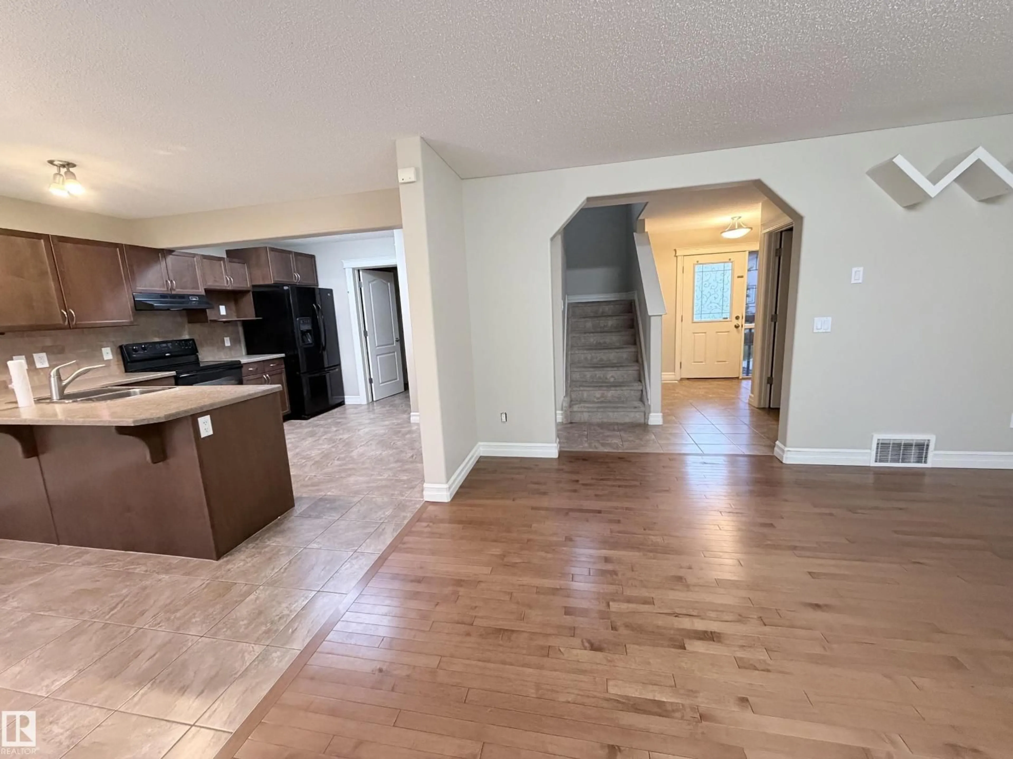 Unknown for 3027 26 AV, Edmonton Alberta T6T0H6