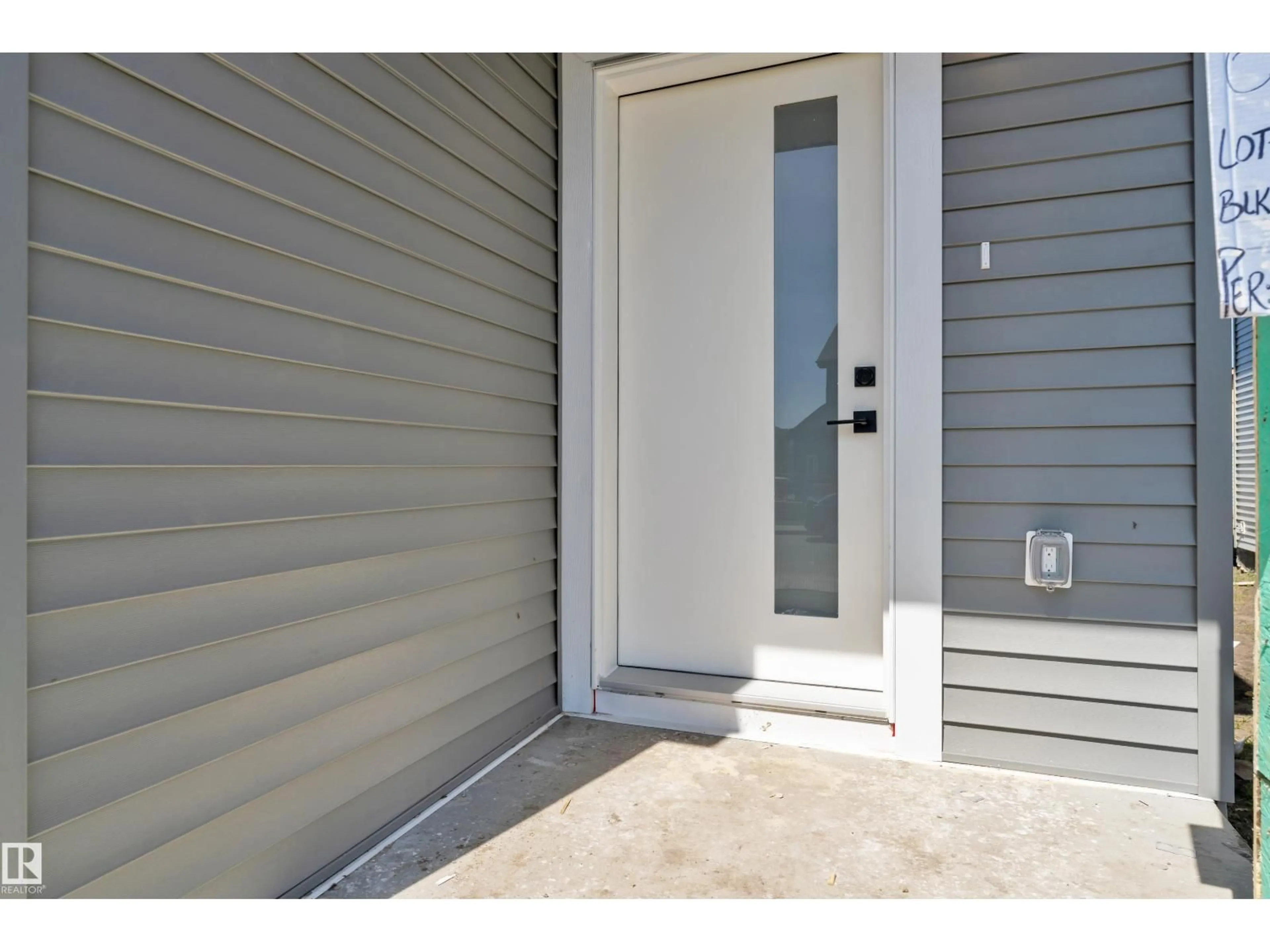 Indoor entryway for nw - 6092 179 AVE, Edmonton Alberta T5Y3X1