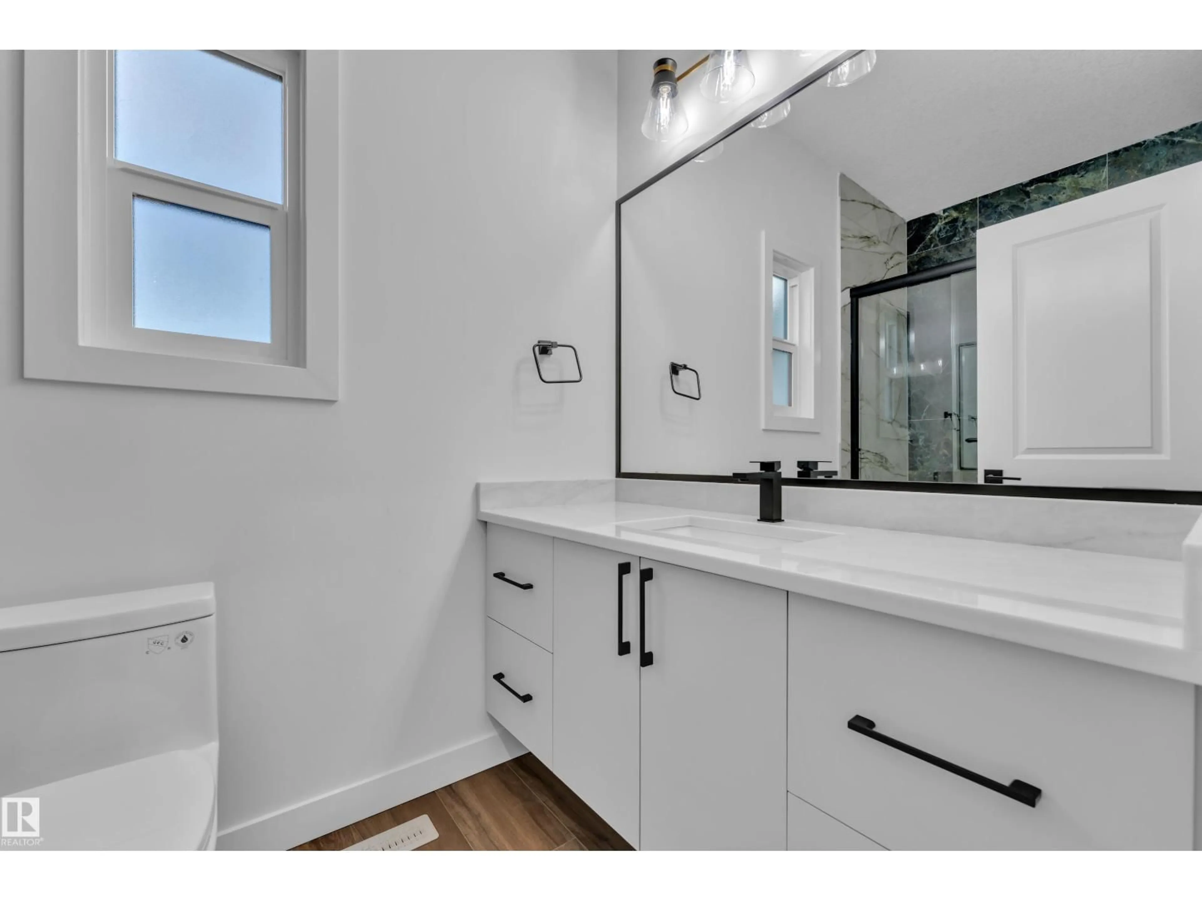 Contemporary bathroom, ceramic/tile floor for 2 FERN CL, Fort Saskatchewan Alberta T8L0Z6
