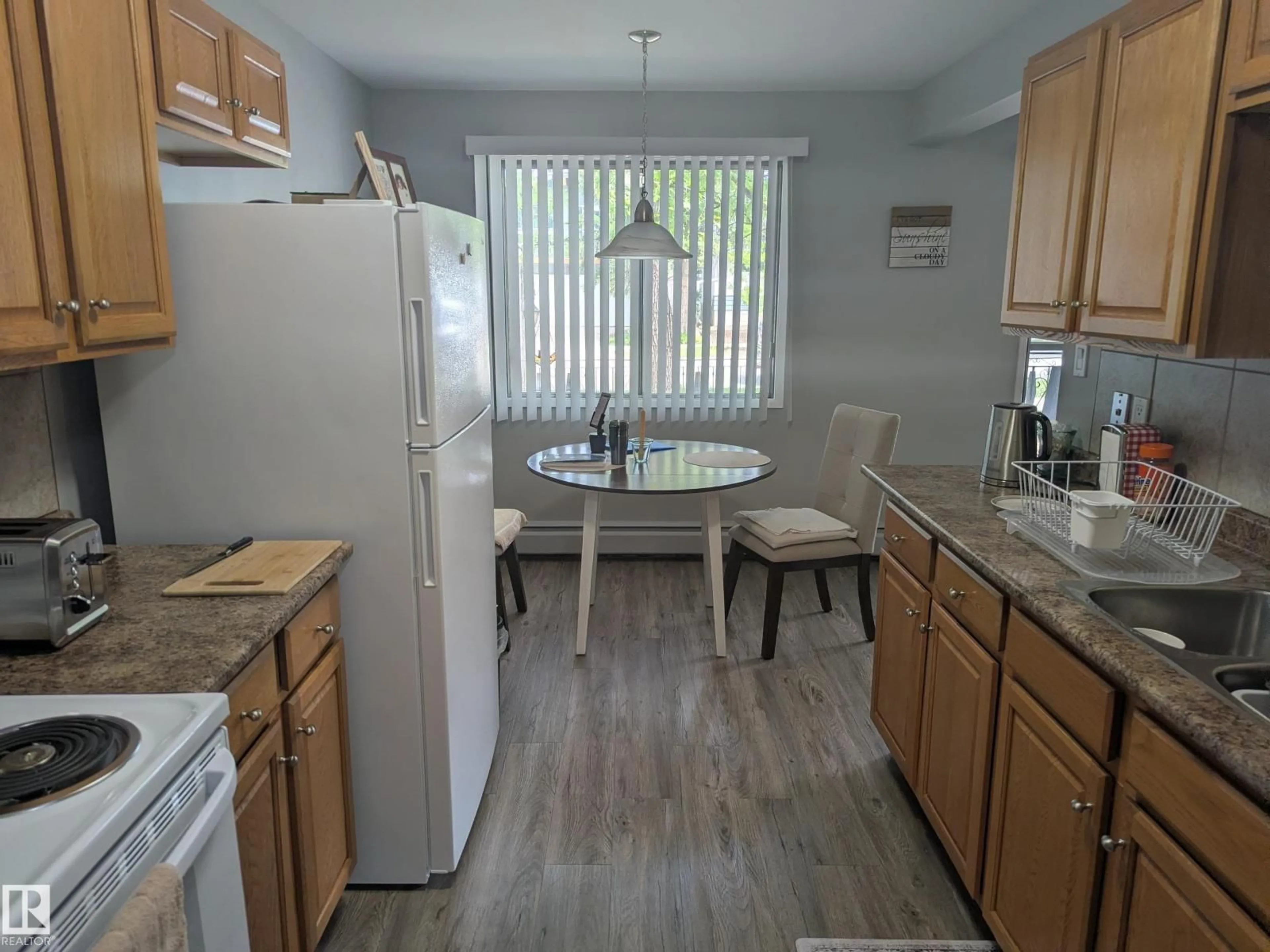 Standard kitchen, unknown for 10623 68 AV, Edmonton Alberta T6H2B3