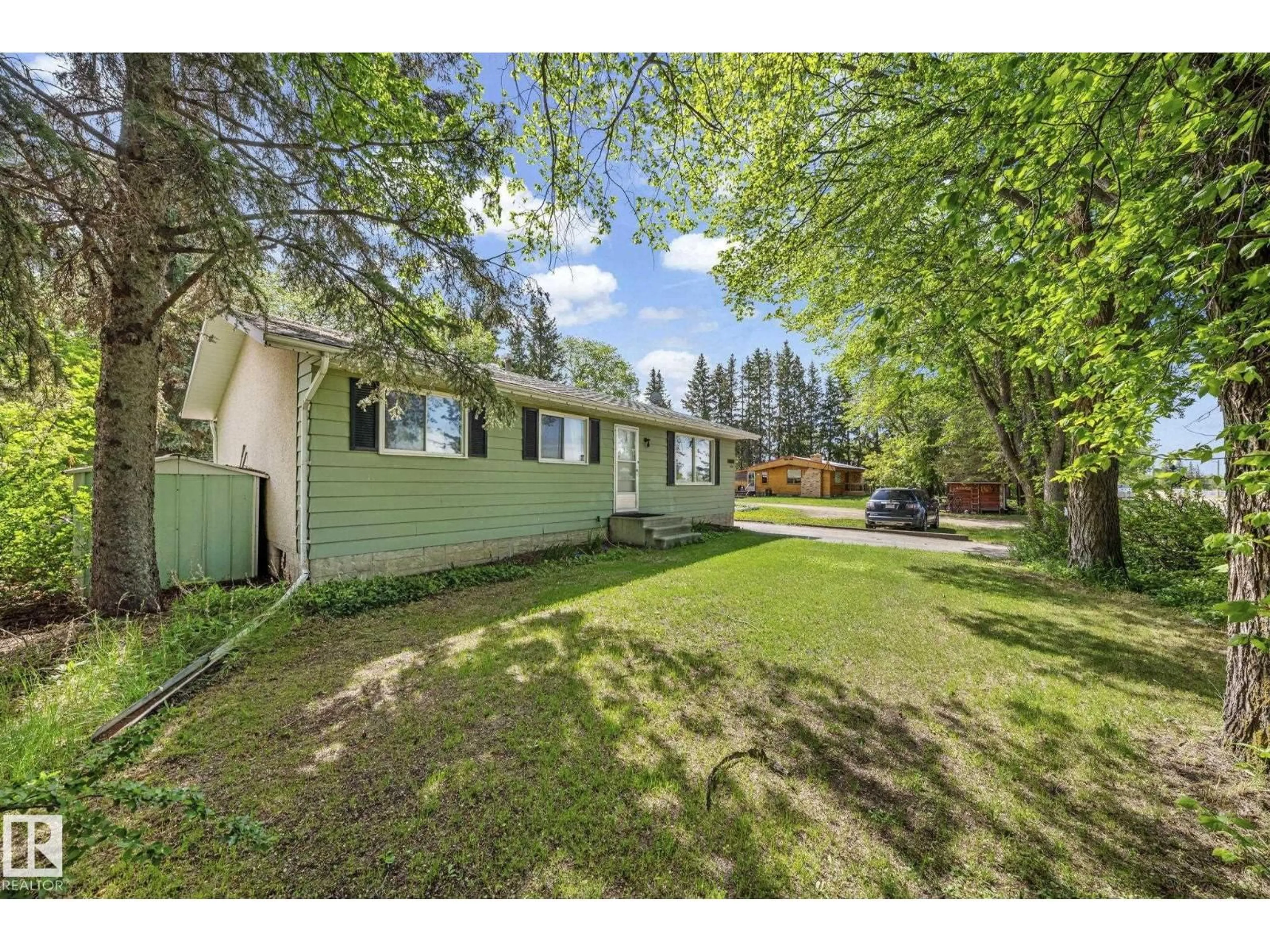 A pic from outside/outdoor area/front of a property/back of a property/a pic from drone, street for 4819 51 ST, Bon Accord Alberta T0A0K0