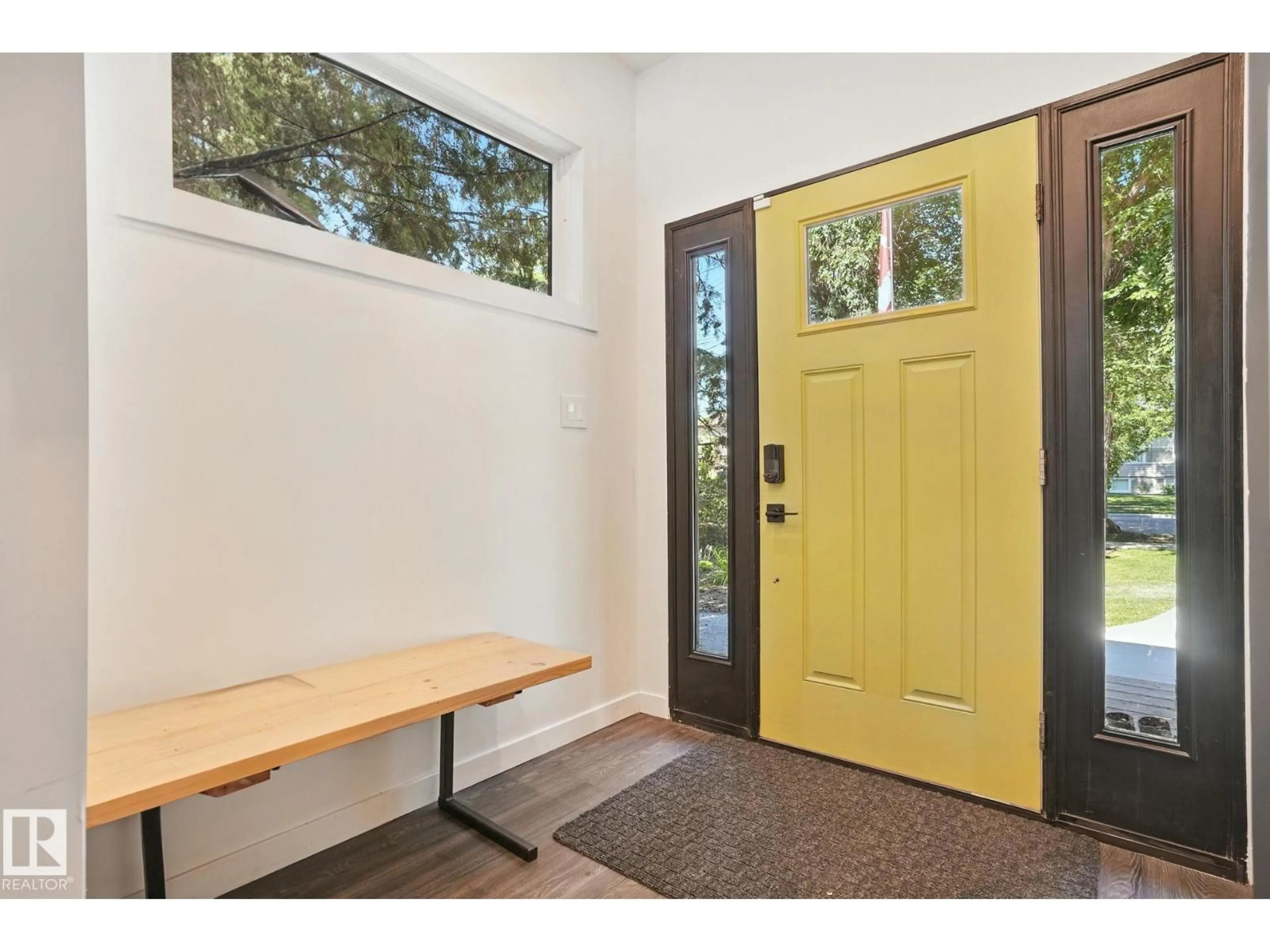Indoor entryway for 5406 110 ST, Edmonton Alberta T6H3E1