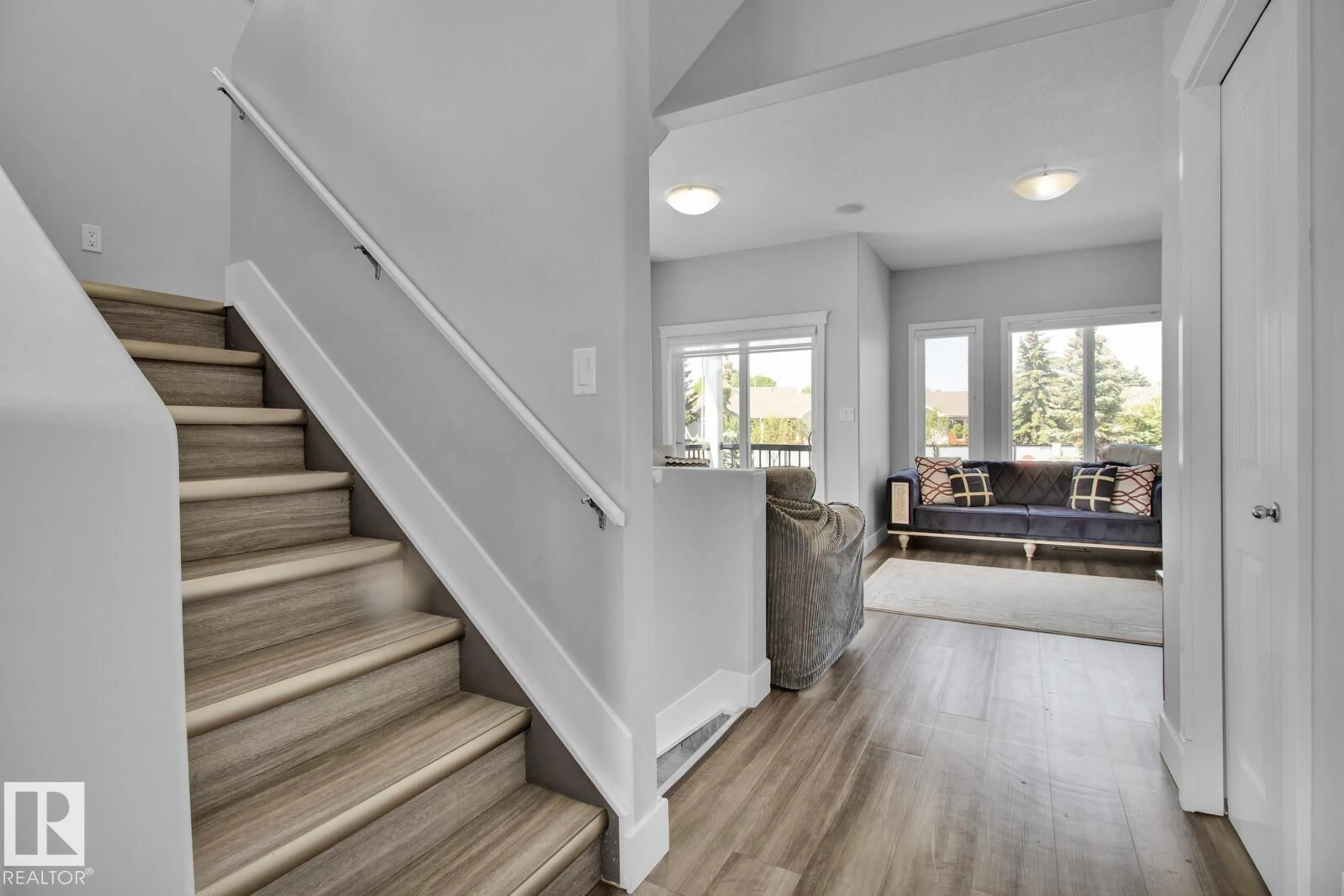 Stairs for 13215 - 29 153 AV, Edmonton Alberta T6V0B6
