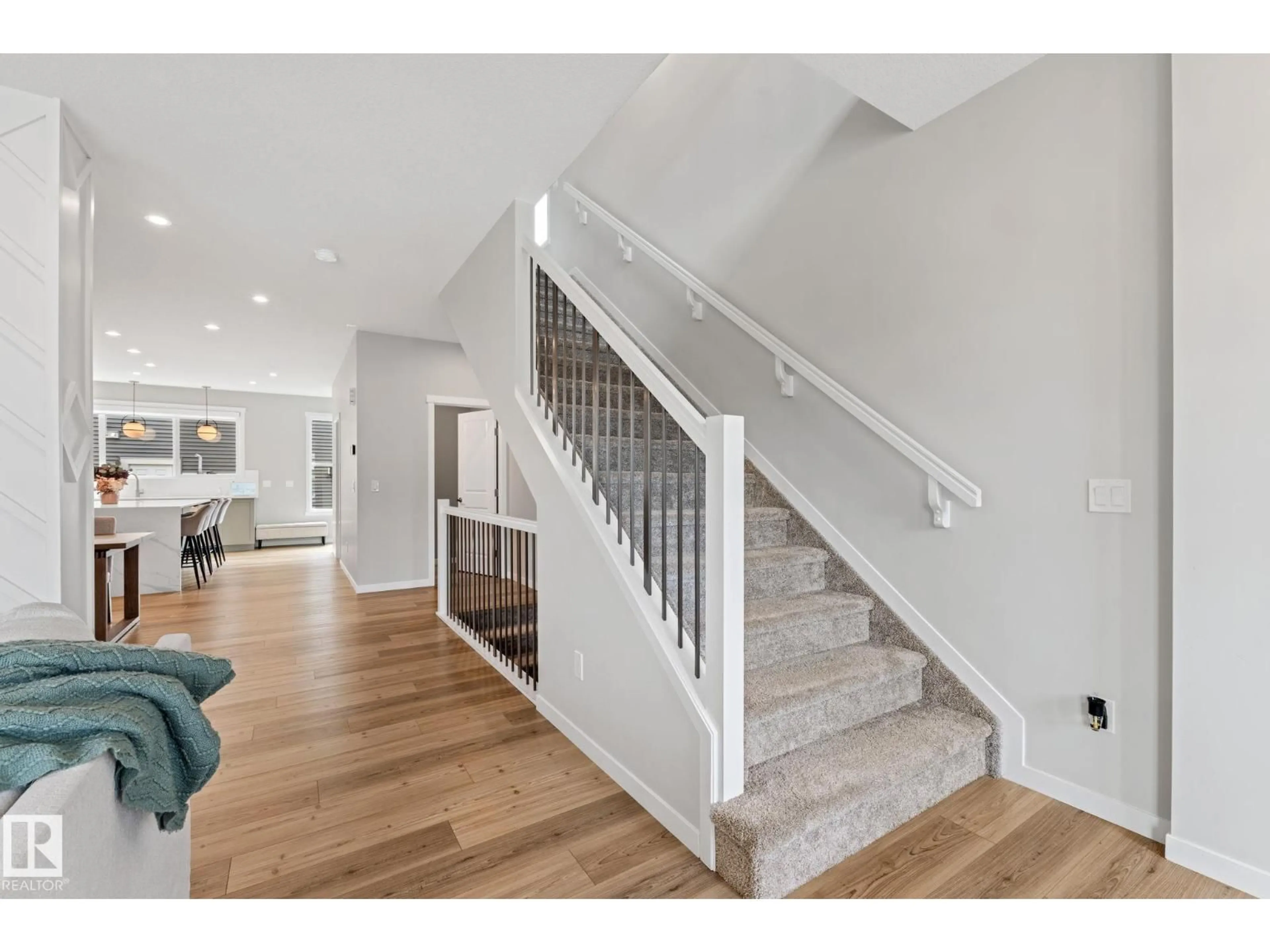 Stairs for 6339 GREENAWAY AV, Edmonton Alberta T5E6Y6