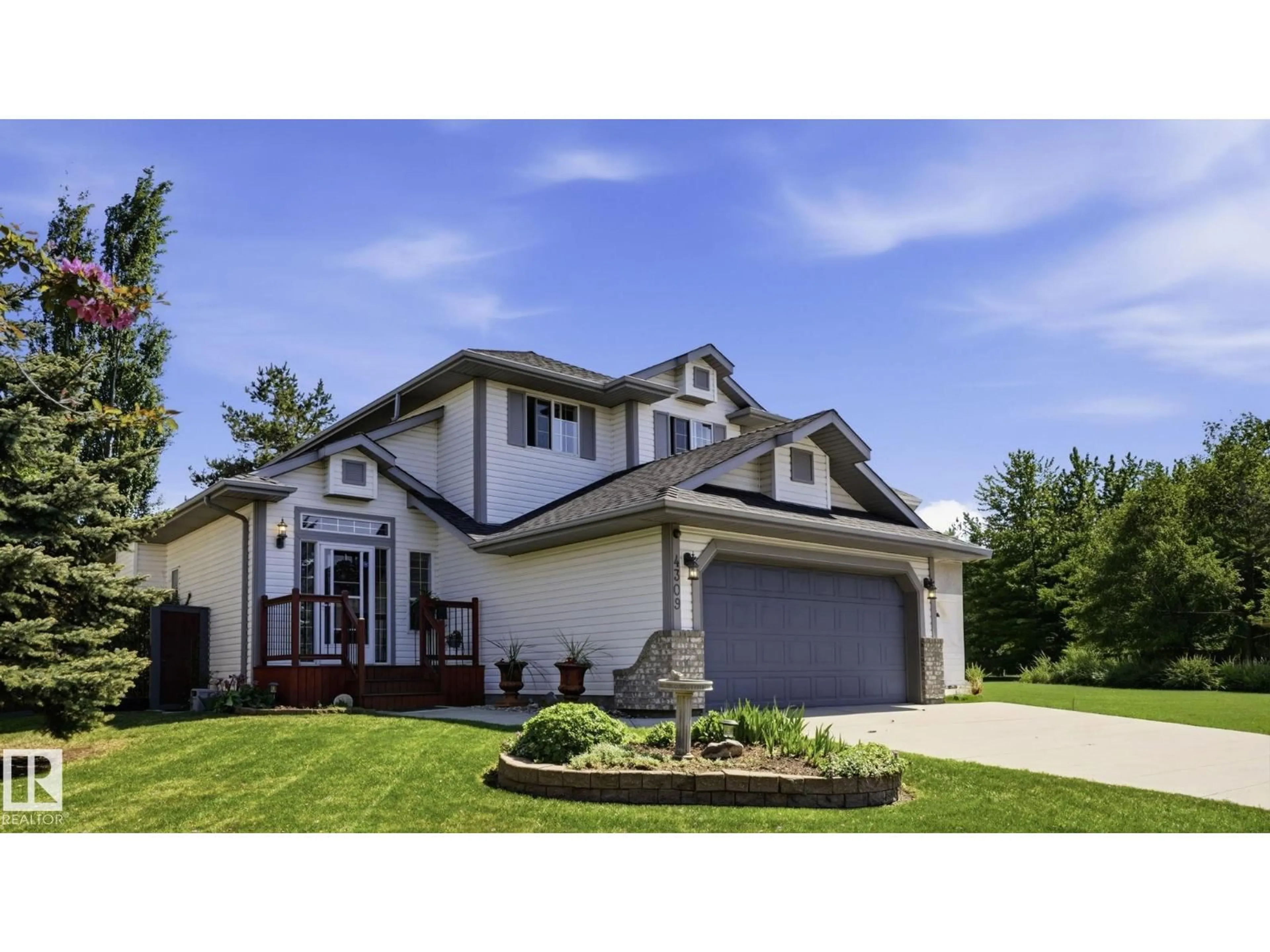 Home with vinyl exterior material, street for 4309 37A AV, Edmonton Alberta T6L7C2