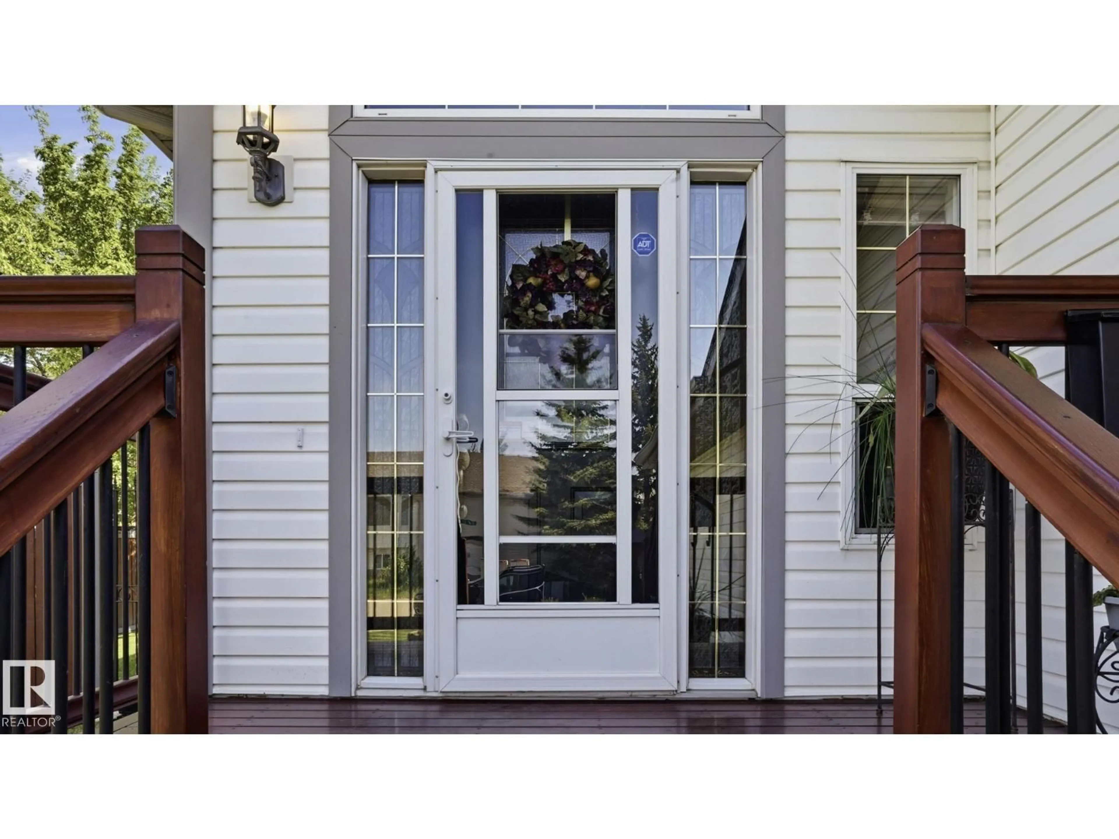 Indoor entryway for 4309 37A AV, Edmonton Alberta T6L7C2