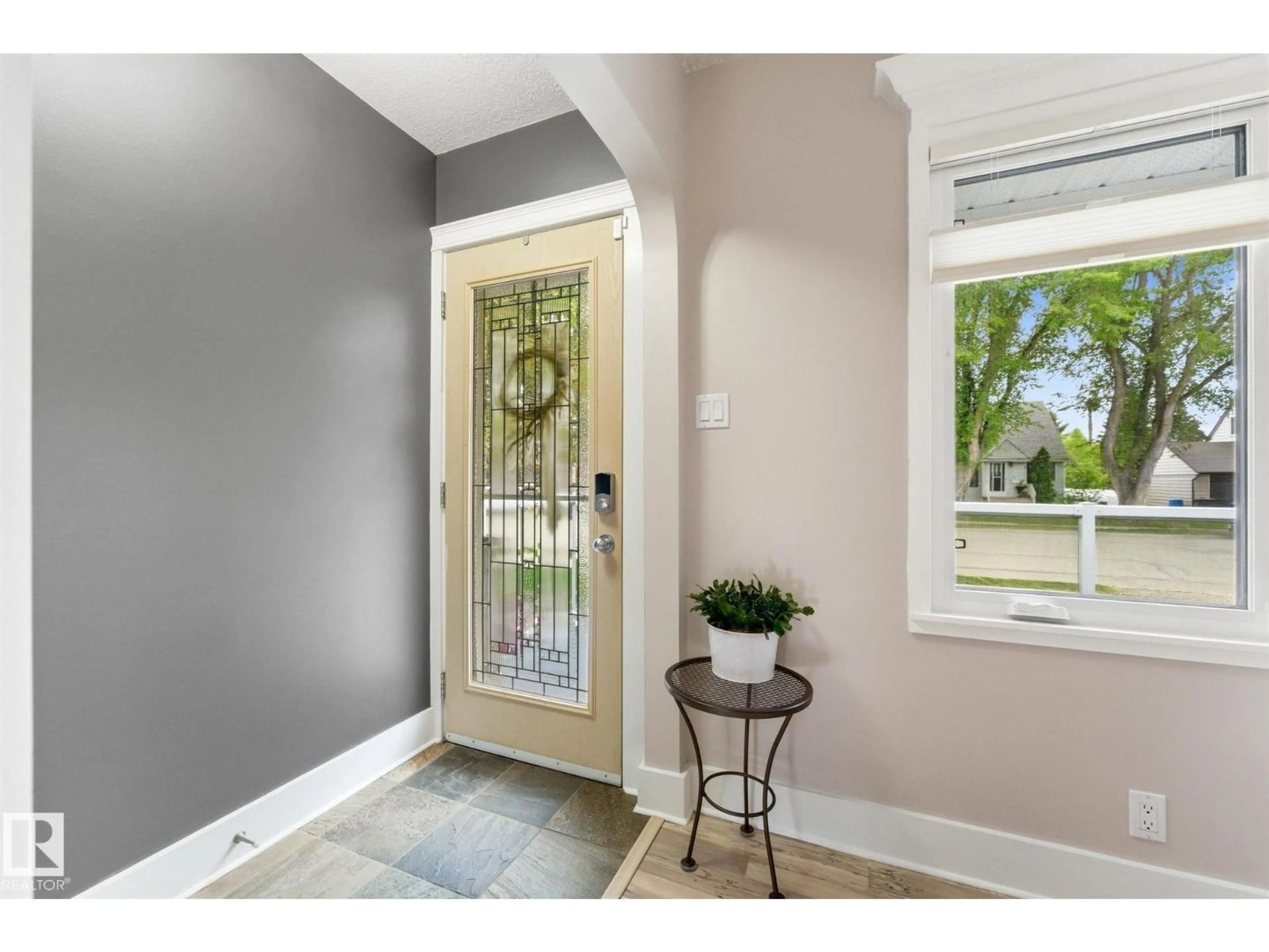 Indoor entryway for 5400 49 ST, Stony Plain Alberta T7Z1B6