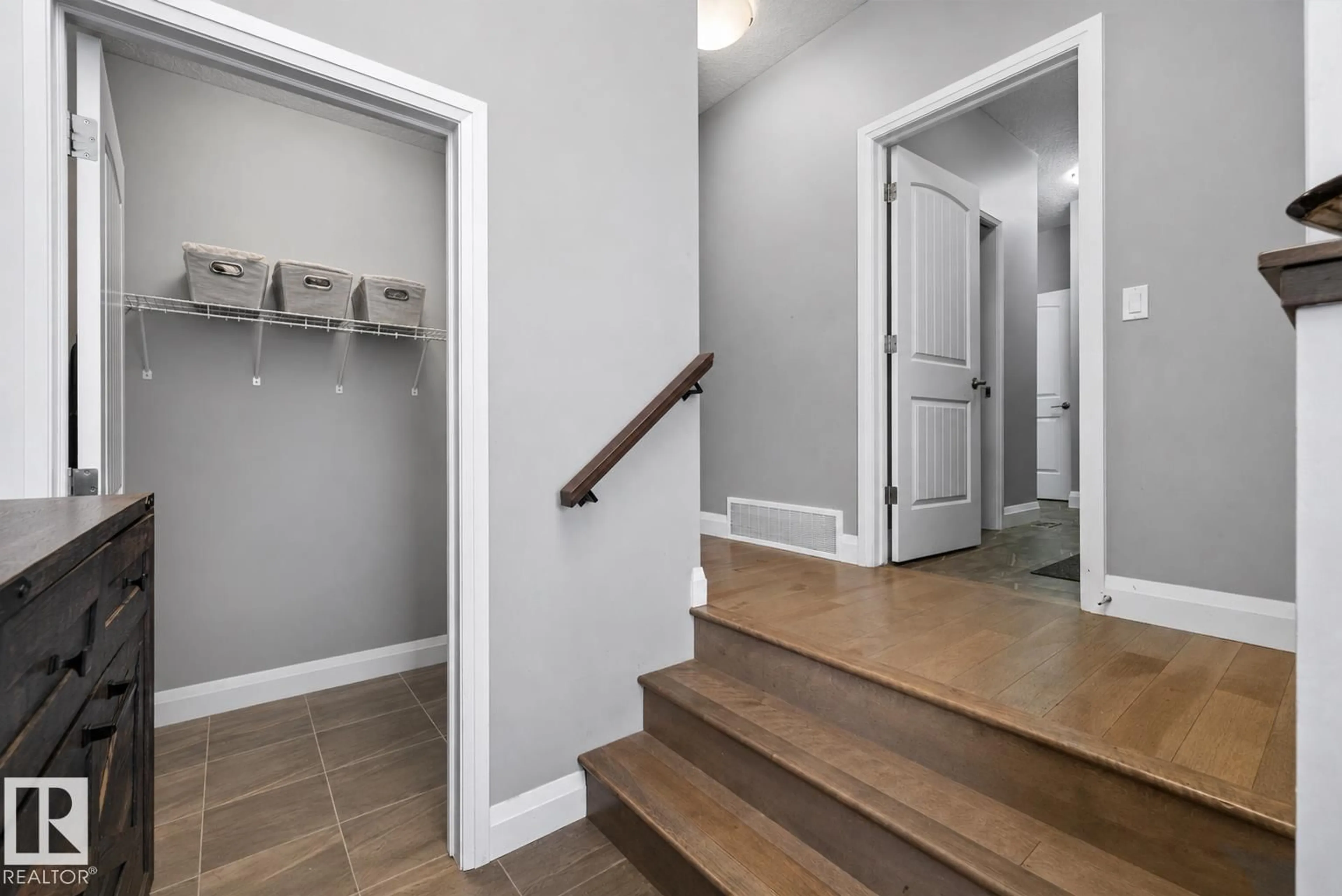 Indoor entryway for 153 STURTZ BN, Leduc Alberta T9E1E3