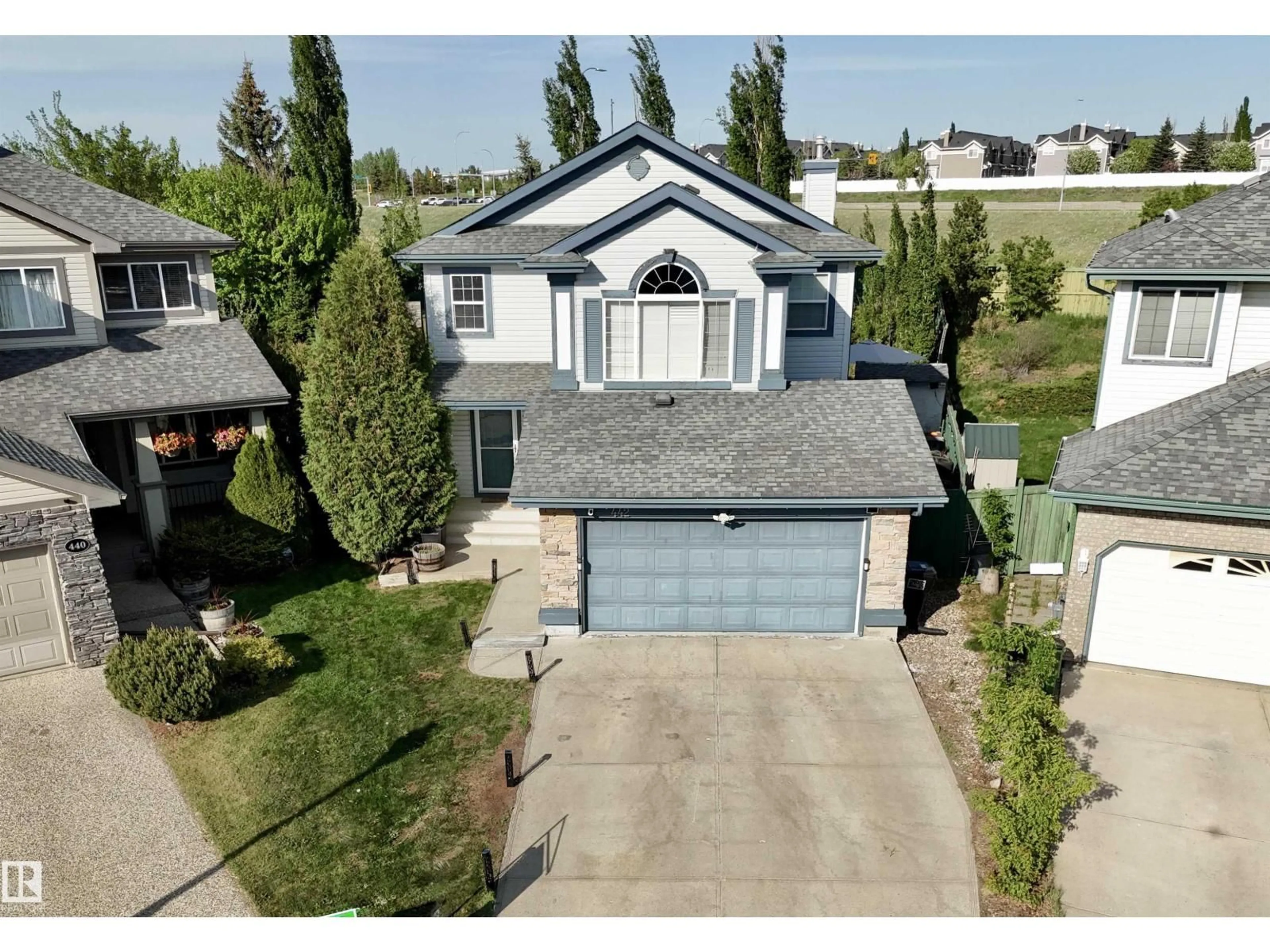 A pic from outside/outdoor area/front of a property/back of a property/a pic from drone, street for 442 HUNTERS GR, Edmonton Alberta T6R3C1
