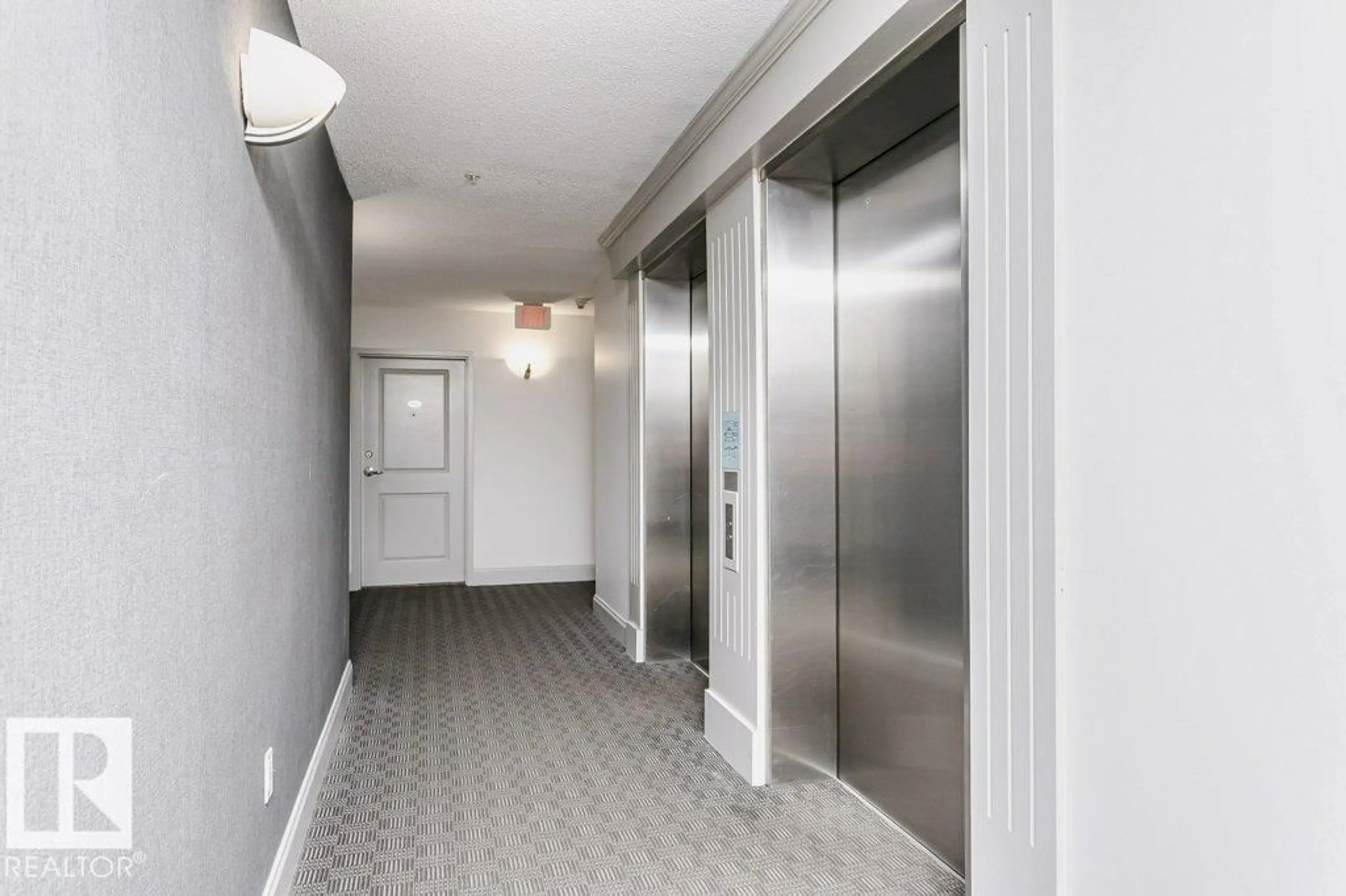 Indoor foyer for #103 - 9819 104 ST, Edmonton Alberta T5R0Z8