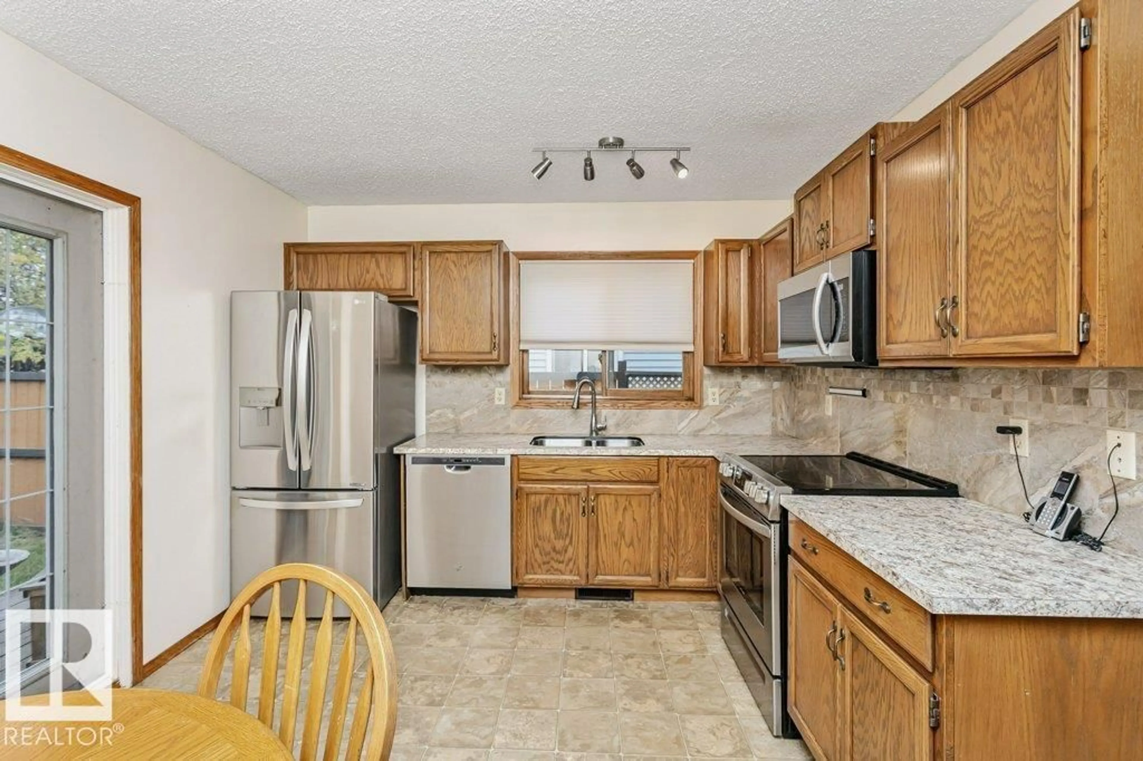 Standard kitchen, ceramic/tile floor for NW - 4923 11A AV, Edmonton Alberta T6L6C6
