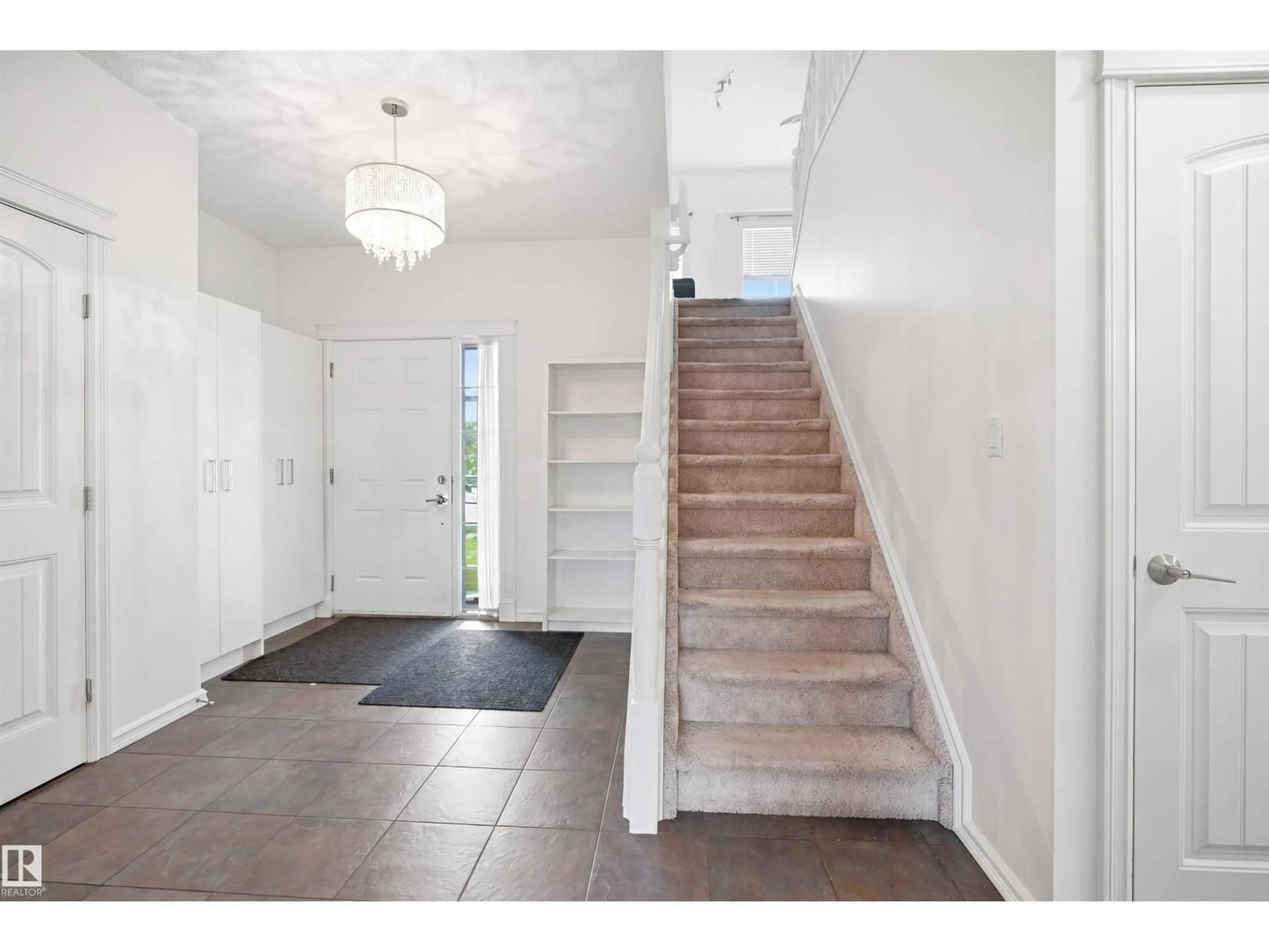 Indoor entryway for 1523 36 AV, Edmonton Alberta T6T0M5