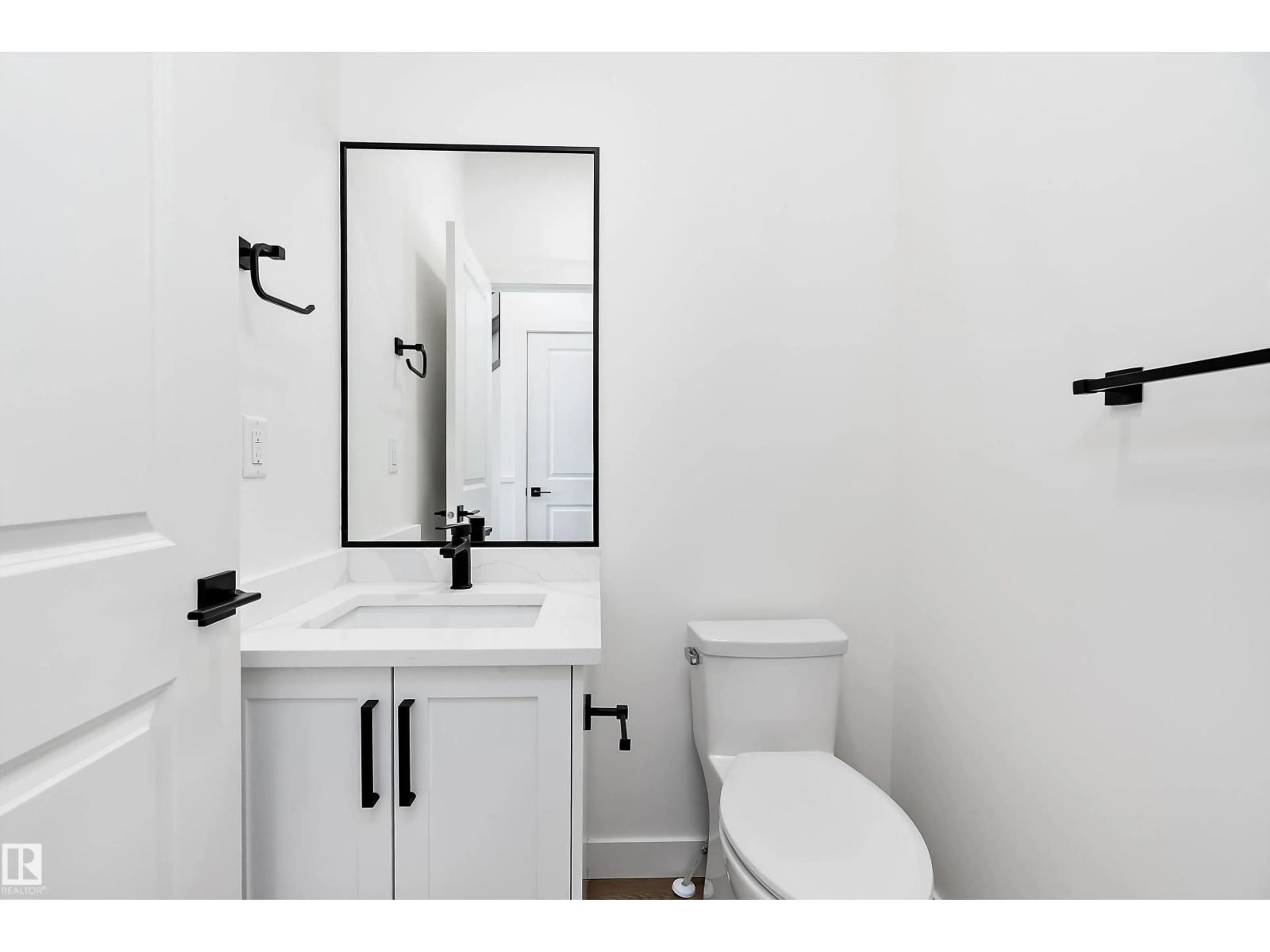 Standard bathroom, ceramic/tile floor for 1132 GOLDFINCH CR, Edmonton Alberta T5S0R1