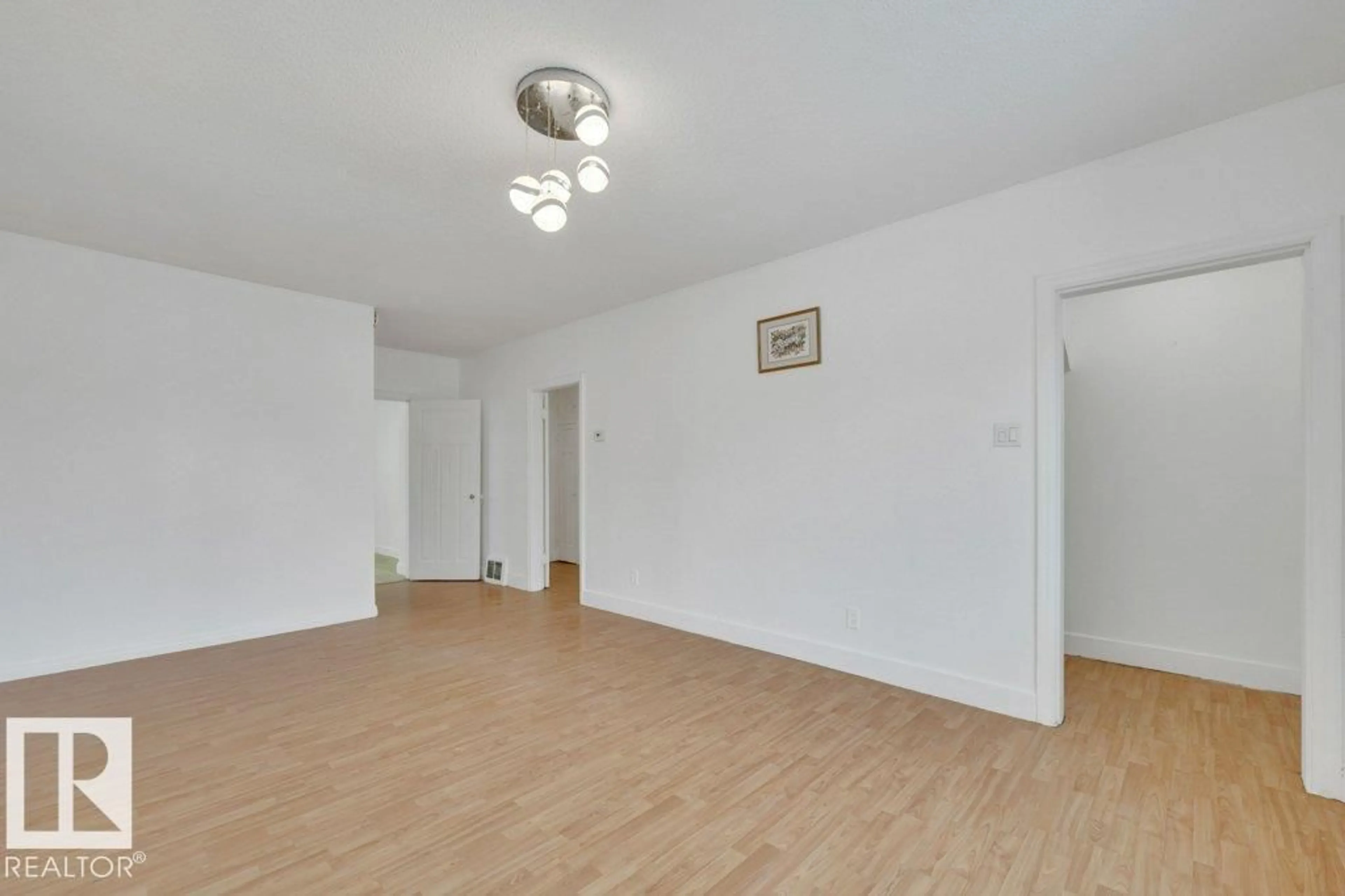 A pic of a room for 10844 97 ST, Edmonton Alberta T5H1H5